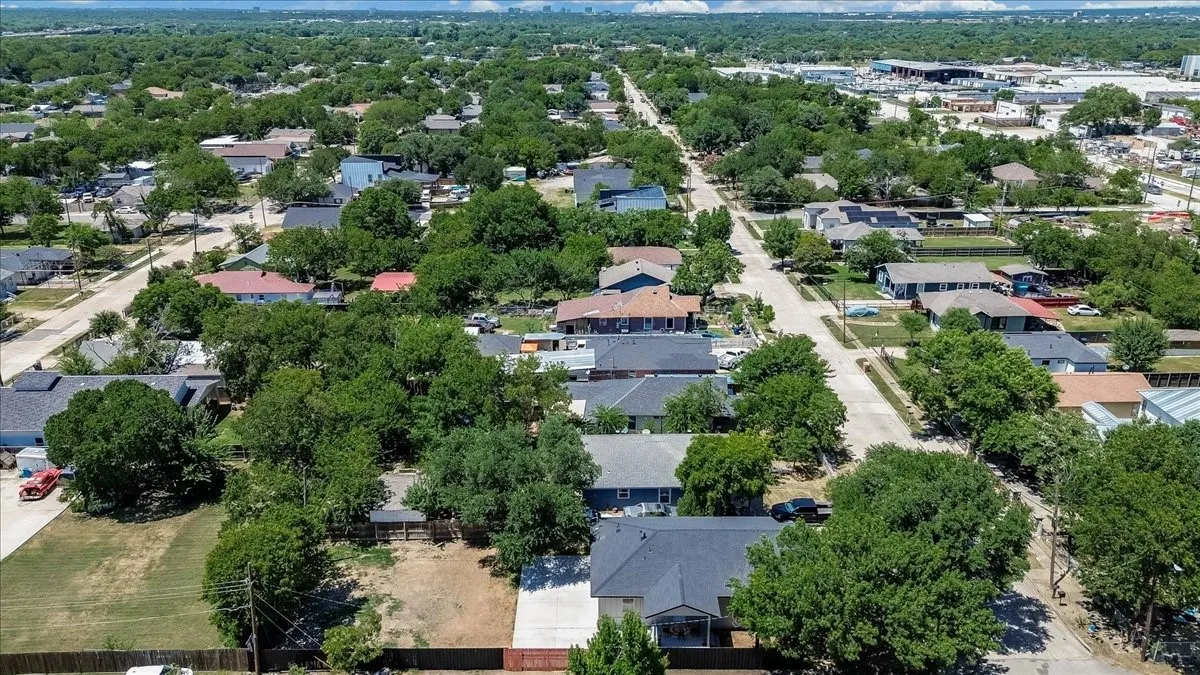 Single Family Residence For Sale in Dallas County , 2401 Ingersoll Street, Dallas, Texas 75212, 3 Bedroom, 2 Bathroom, Garage spaces, 1,260 Sqft, built in 1935, mls#21324454, Real Estate Agent in Dallas, Homes For Sale in Dallas county, Homes For Sale in Dallas, Realtor in Dallas Texas, Real Estate Brokerage Independent Realty Texas, Luminita Cordes Realtor