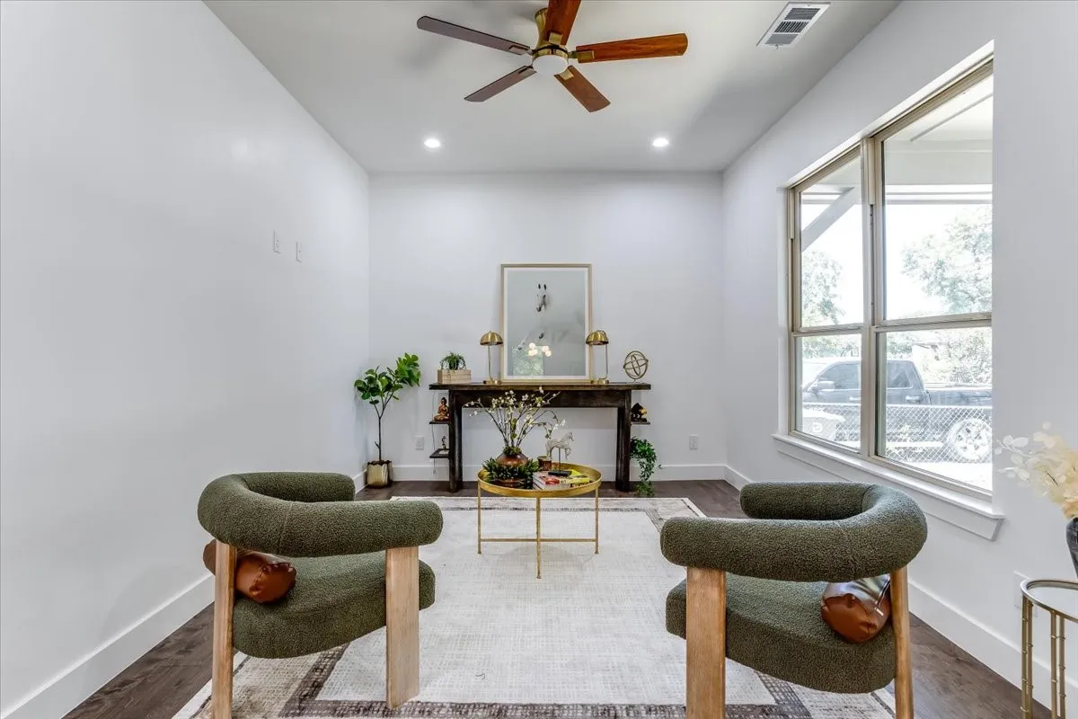 Single Family Residence For Sale in Dallas County , 2401 Ingersoll Street, Dallas, Texas 75212, 3 Bedroom, 2 Bathroom, Garage spaces, 1,260 Sqft, built in 1935, mls#21324454, Real Estate Agent in Dallas, Homes For Sale in Dallas county, Homes For Sale in Dallas, Realtor in Dallas Texas, Real Estate Brokerage Independent Realty Texas, Luminita Cordes Realtor