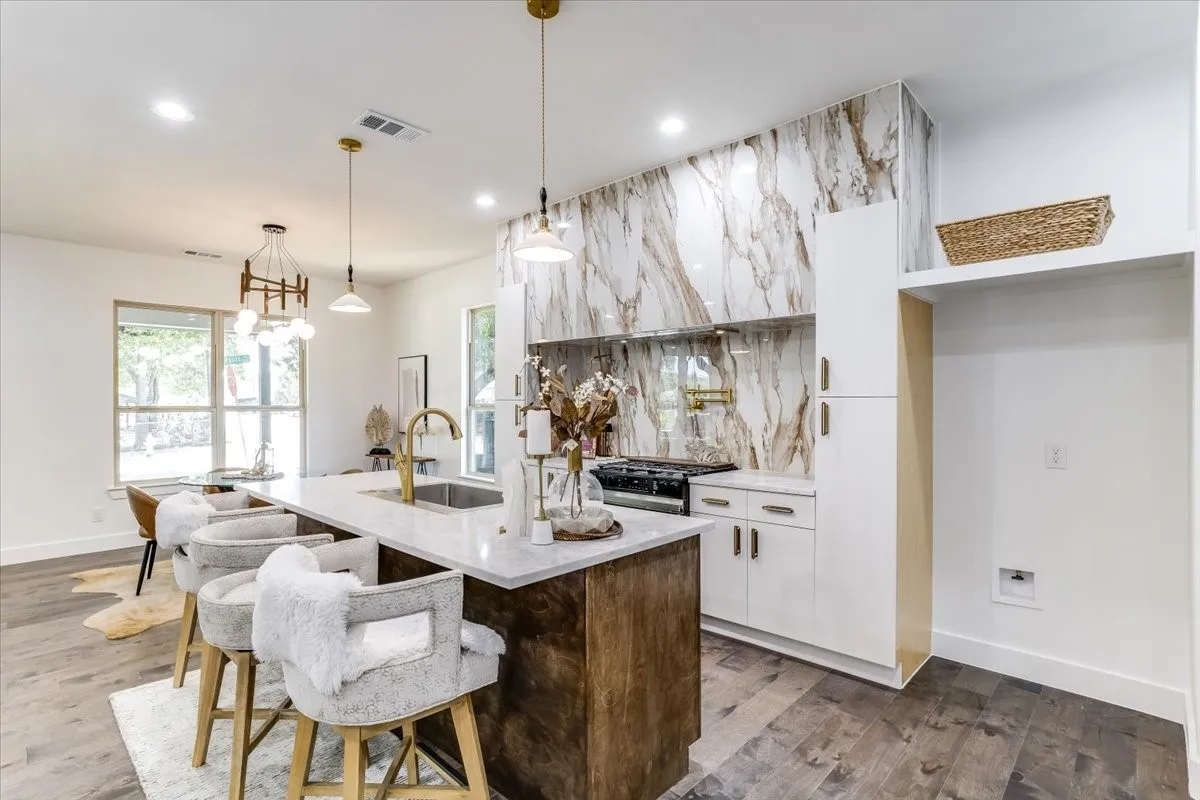 Single Family Residence For Sale in Dallas County , 2401 Ingersoll Street, Dallas, Texas 75212, 3 Bedroom, 2 Bathroom, Garage spaces, 1,260 Sqft, built in 1935, mls#21324454, Real Estate Agent in Dallas, Homes For Sale in Dallas county, Homes For Sale in Dallas, Realtor in Dallas Texas, Real Estate Brokerage Independent Realty Texas, Luminita Cordes Realtor