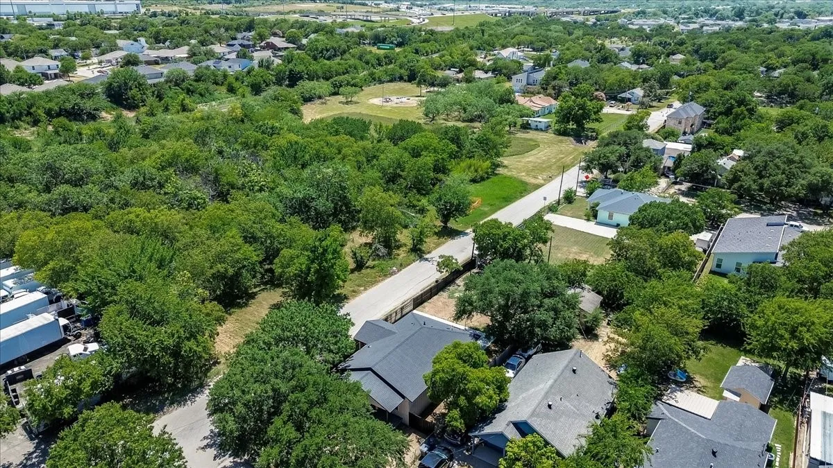 Single Family Residence For Sale in Dallas County , 2401 Ingersoll Street, Dallas, Texas 75212, 3 Bedroom, 2 Bathroom, Garage spaces, 1,260 Sqft, built in 1935, mls#21324454, Real Estate Agent in Dallas, Homes For Sale in Dallas county, Homes For Sale in Dallas, Realtor in Dallas Texas, Real Estate Brokerage Independent Realty Texas, Luminita Cordes Realtor