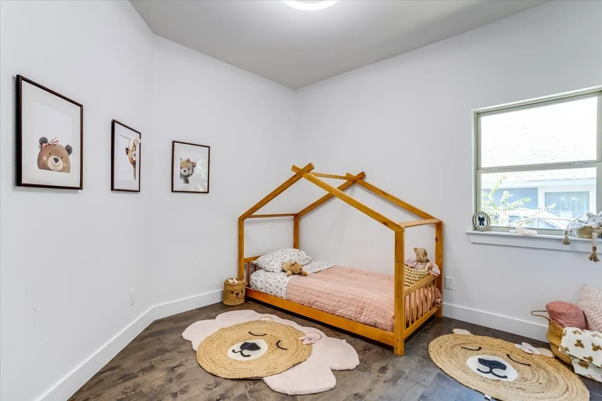 Single Family Residence For Sale in Dallas County , 2401 Ingersoll Street, Dallas, Texas 75212, 3 Bedroom, 2 Bathroom, Garage spaces, 1,260 Sqft, built in 1935, mls#21324454, Real Estate Agent in Dallas, Homes For Sale in Dallas county, Homes For Sale in Dallas, Realtor in Dallas Texas, Real Estate Brokerage Independent Realty Texas, Luminita Cordes Realtor