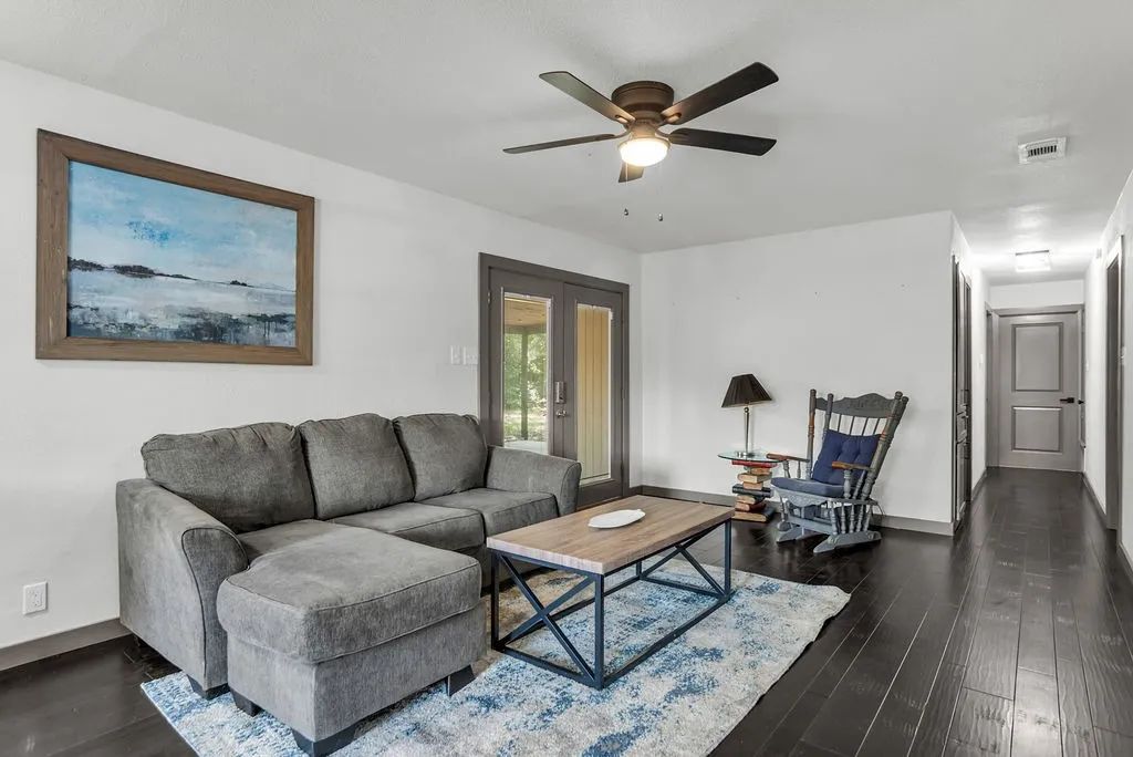 Single Family Residence For Sale in Denton County , 611 Cain Street, Lake Dallas, Texas 75065, 4 Bedroom, 2 Bathroom, 3 Garage spaces, 1,554 Sqft, built in 1980, mls#21328340, Real Estate Agent in Lake Dallas, Homes For Sale in Denton county, Homes For Sale in Lake Dallas, Realtor in Lake Dallas Texas, Real Estate Brokerage Independent Realty Texas, Luminita Cordes Realtor