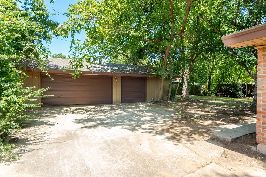 3 Car Garage