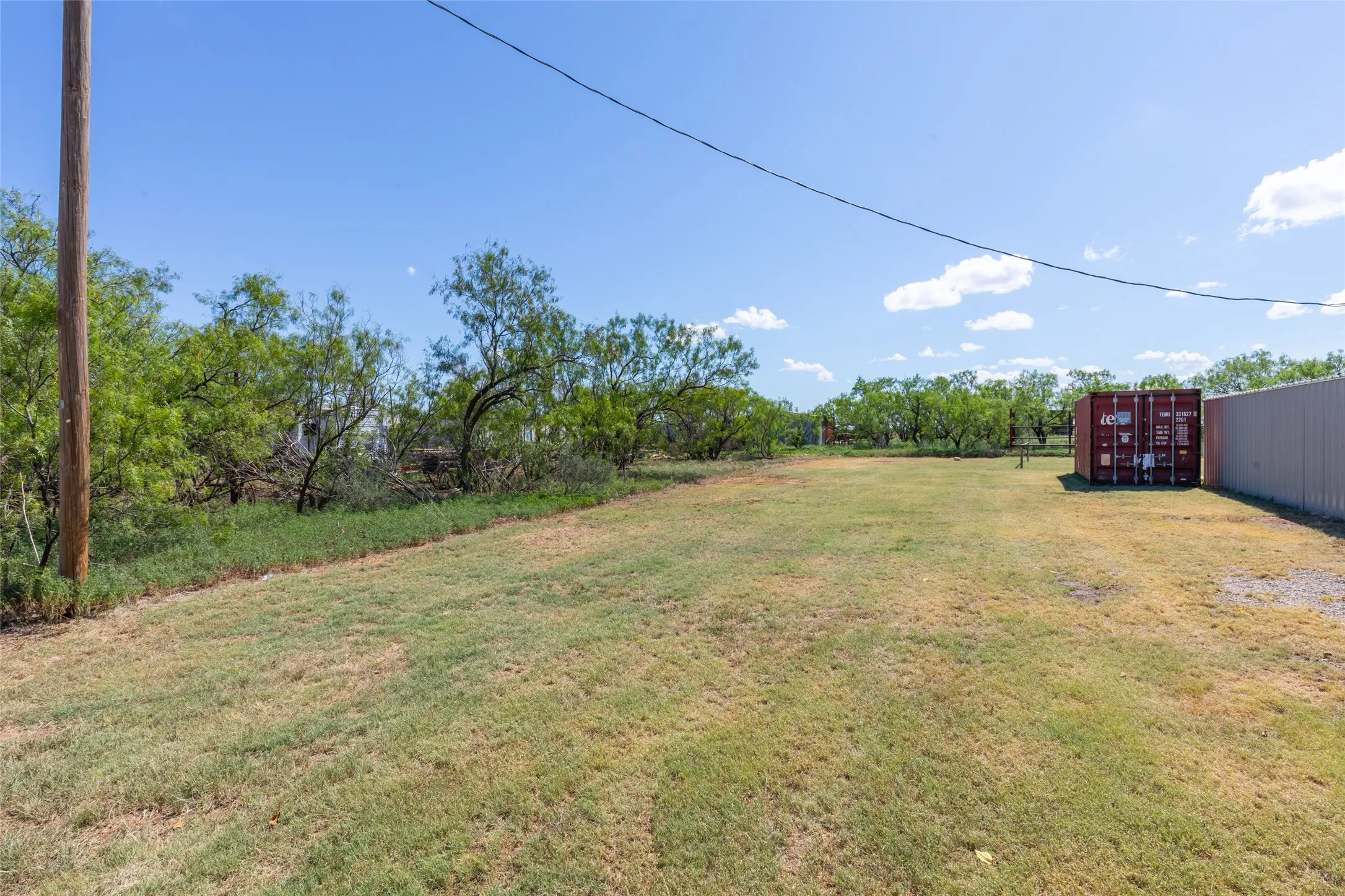 Single Family Residence For Sale in Stonewall County , 335 S Monroe Avenue, Aspermont, Texas 79502, 2 Bedroom, 1 Bathroom, Garage spaces, 1,080 Sqft, built in 1950, mls#21328571, Real Estate Agent in Aspermont, Homes For Sale in Stonewall county, Homes For Sale in Aspermont, Realtor in Aspermont Texas, Real Estate Brokerage Independent Realty Texas, Luminita Cordes Realtor