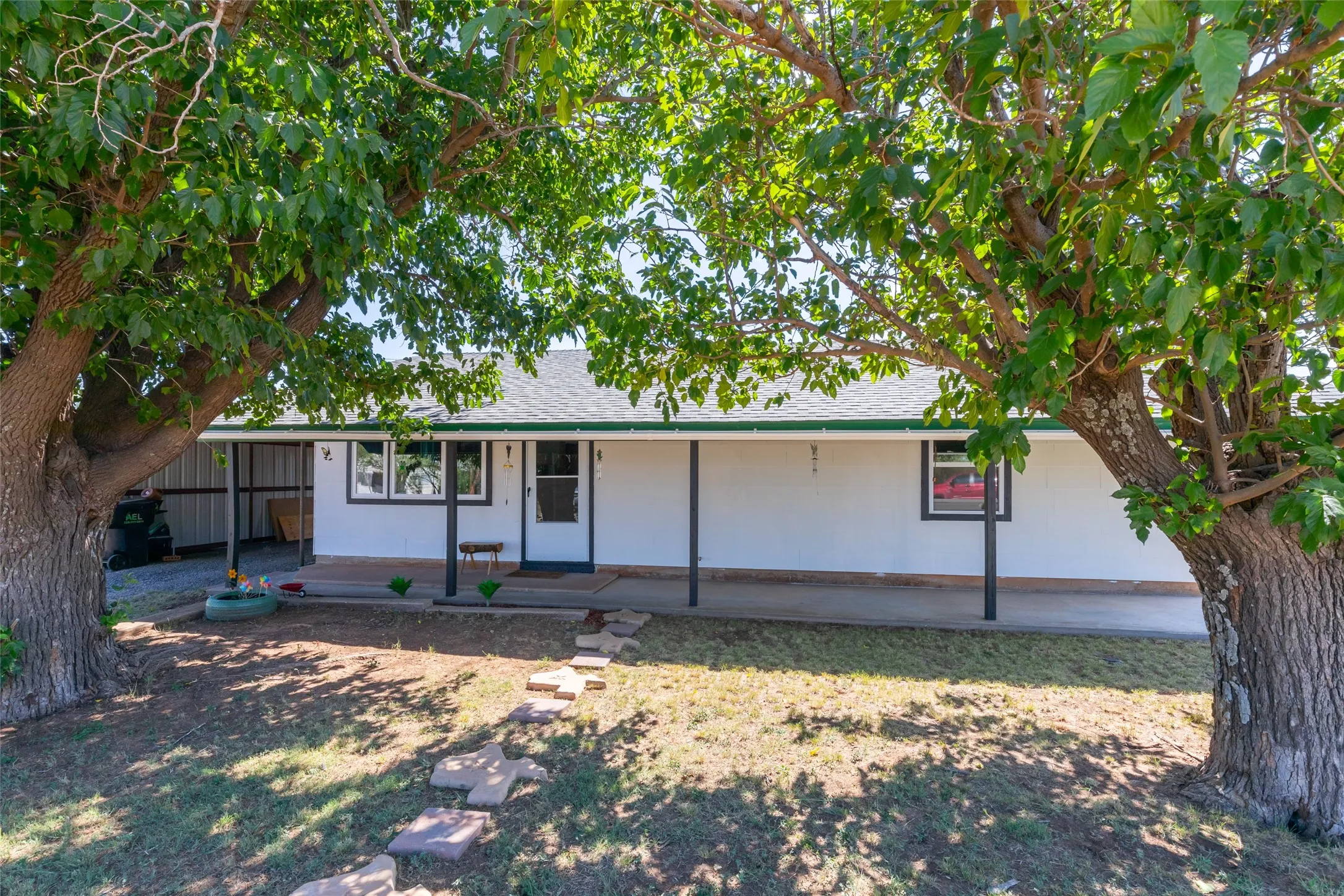 Single Family Residence For Sale in Stonewall County , 335 S Monroe Avenue, Aspermont, Texas 79502, 2 Bedroom, 1 Bathroom, Garage spaces, 1,080 Sqft, built in 1950, mls#21328571, Real Estate Agent in Aspermont, Homes For Sale in Stonewall county, Homes For Sale in Aspermont, Realtor in Aspermont Texas, Real Estate Brokerage Independent Realty Texas, Luminita Cordes Realtor