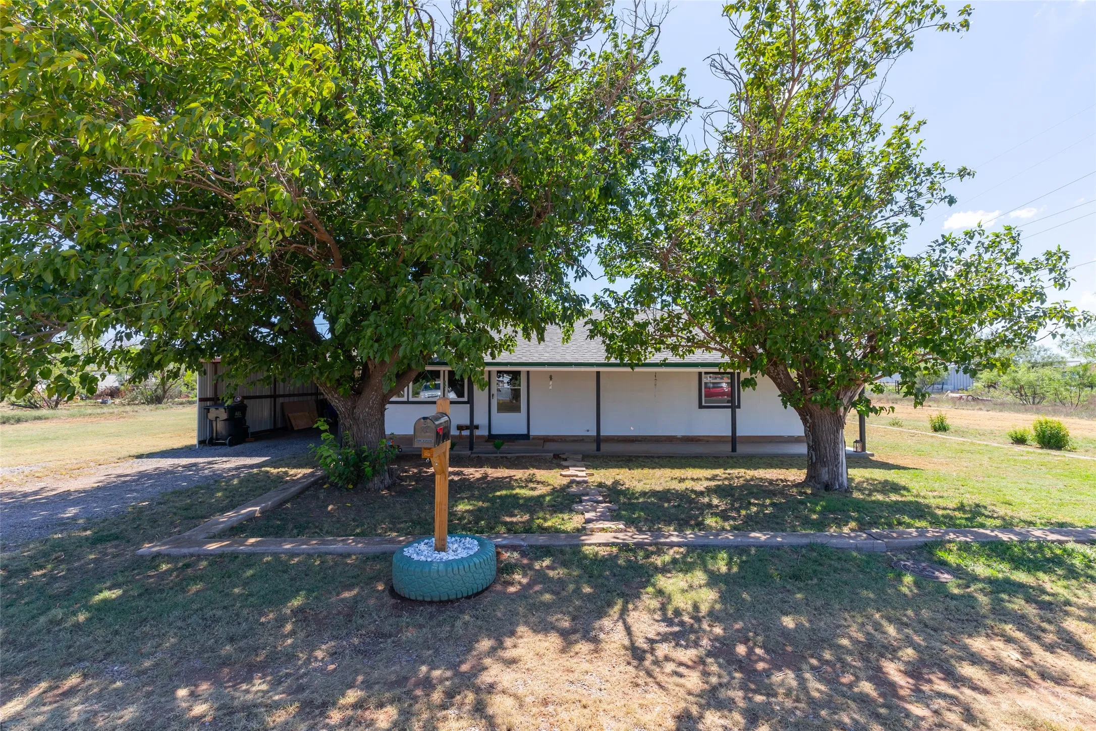 Single Family Residence For Sale in Stonewall County , 335 S Monroe Avenue, Aspermont, Texas 79502, 2 Bedroom, 1 Bathroom, Garage spaces, 1,080 Sqft, built in 1950, mls#21328571, Real Estate Agent in Aspermont, Homes For Sale in Stonewall county, Homes For Sale in Aspermont, Realtor in Aspermont Texas, Real Estate Brokerage Independent Realty Texas, Luminita Cordes Realtor