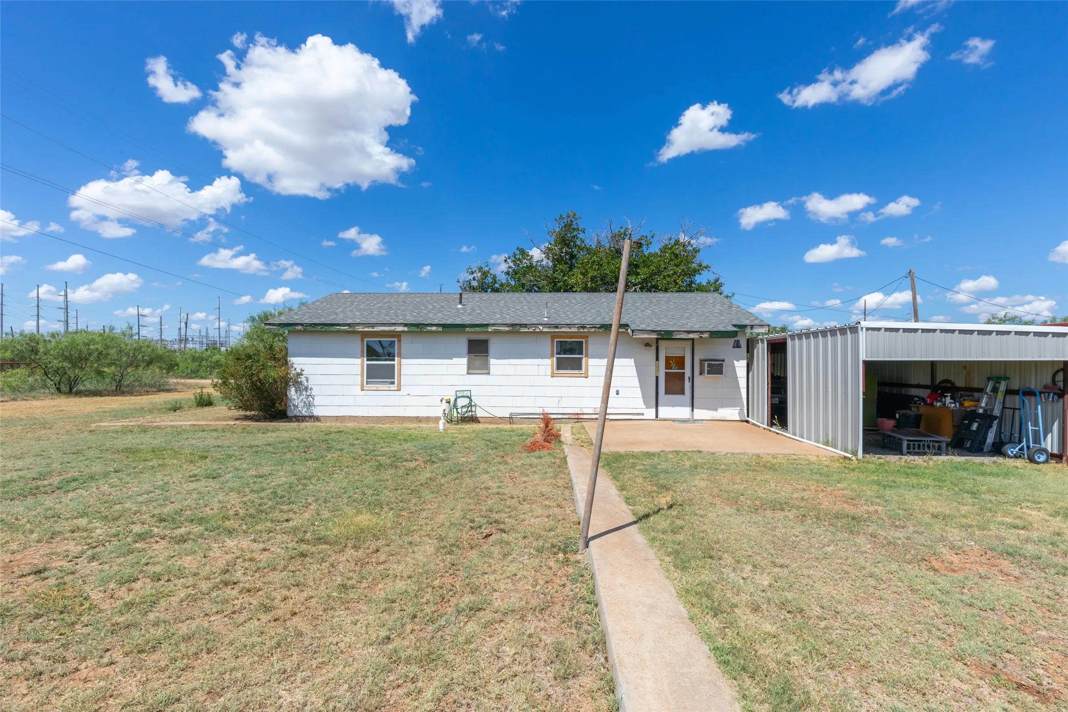 Single Family Residence For Sale in Stonewall County , 335 S Monroe Avenue, Aspermont, Texas 79502, 2 Bedroom, 1 Bathroom, Garage spaces, 1,080 Sqft, built in 1950, mls#21328571, Real Estate Agent in Aspermont, Homes For Sale in Stonewall county, Homes For Sale in Aspermont, Realtor in Aspermont Texas, Real Estate Brokerage Independent Realty Texas, Luminita Cordes Realtor