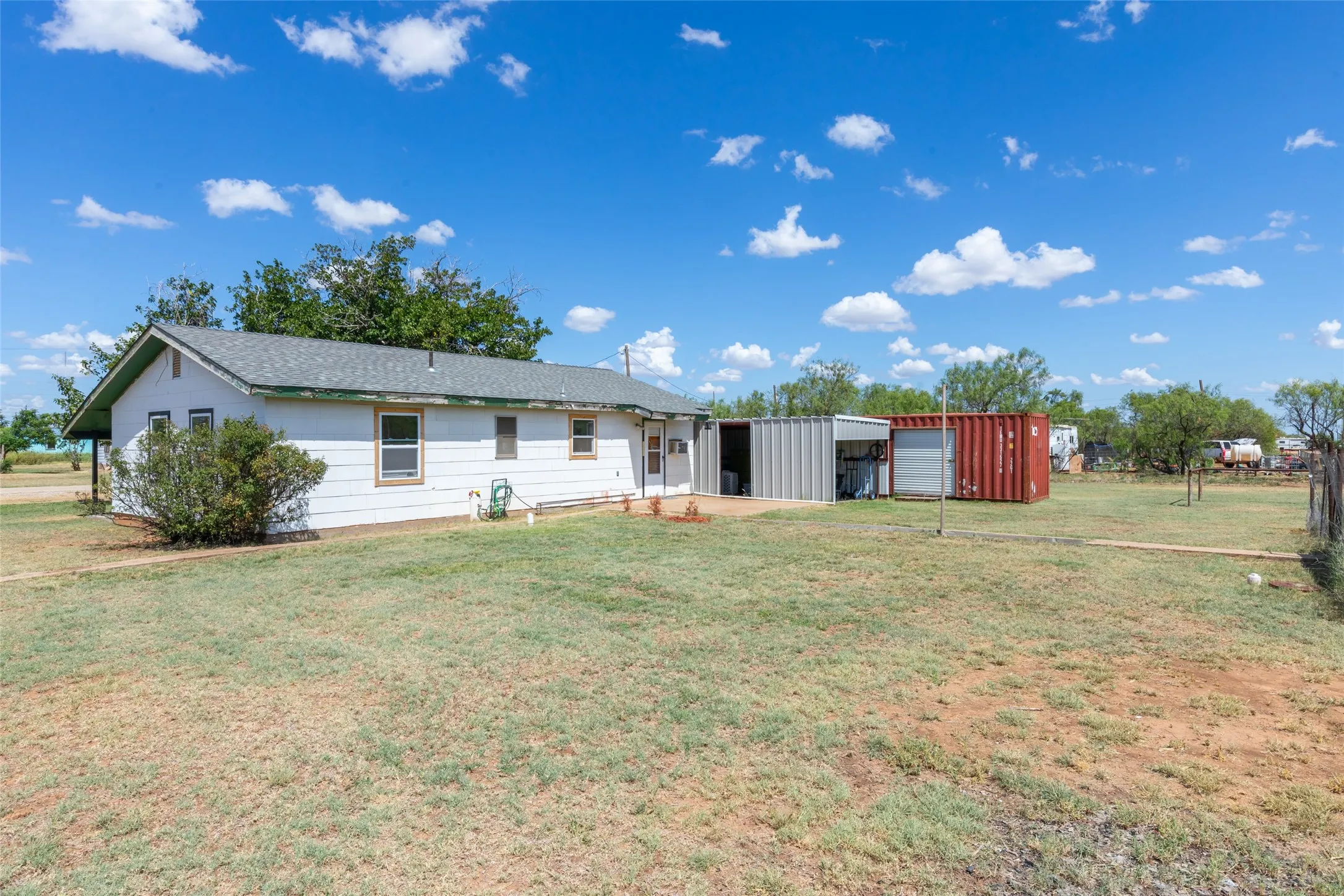 Single Family Residence For Sale in Stonewall County , 335 S Monroe Avenue, Aspermont, Texas 79502, 2 Bedroom, 1 Bathroom, Garage spaces, 1,080 Sqft, built in 1950, mls#21328571, Real Estate Agent in Aspermont, Homes For Sale in Stonewall county, Homes For Sale in Aspermont, Realtor in Aspermont Texas, Real Estate Brokerage Independent Realty Texas, Luminita Cordes Realtor