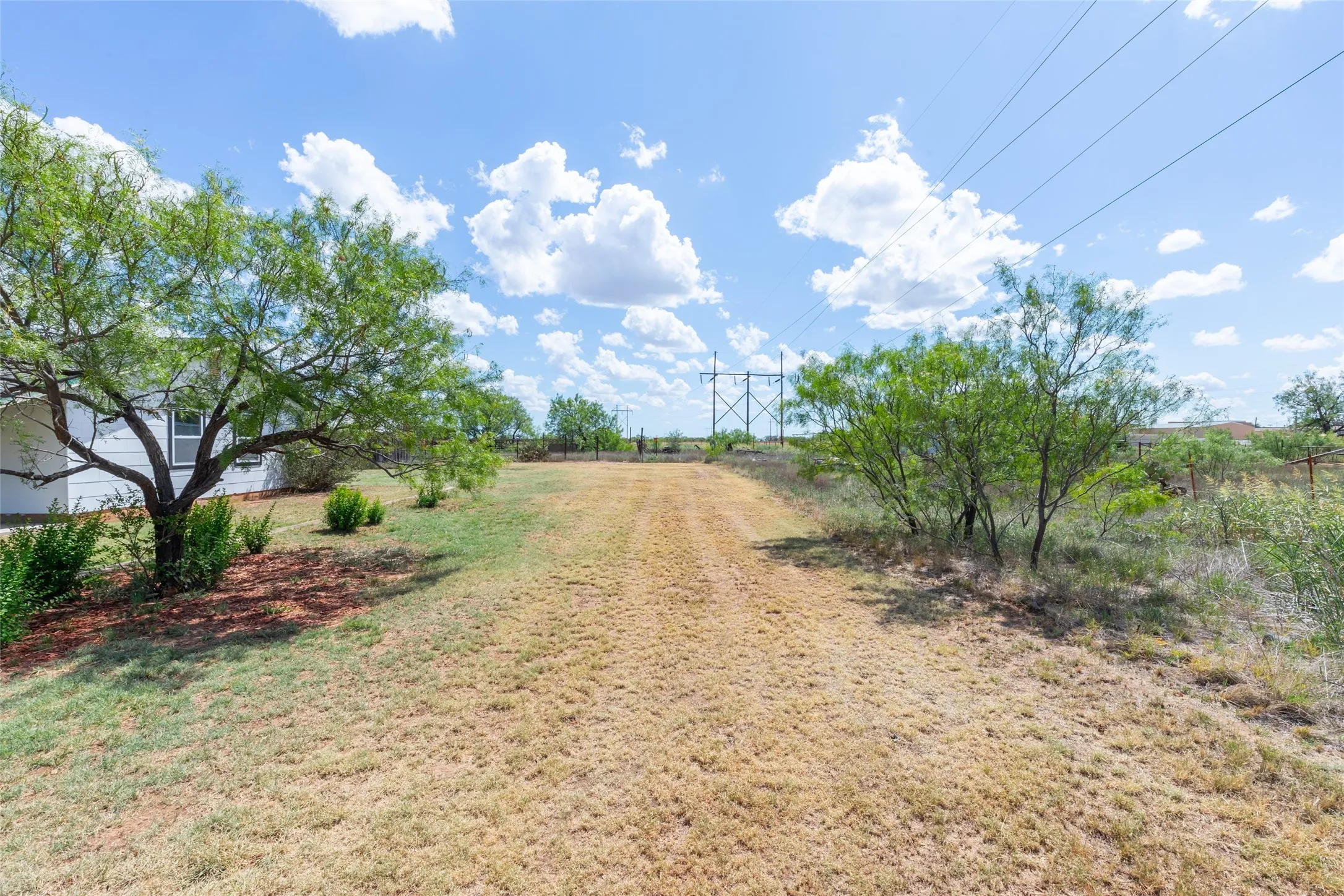 Single Family Residence For Sale in Stonewall County , 335 S Monroe Avenue, Aspermont, Texas 79502, 2 Bedroom, 1 Bathroom, Garage spaces, 1,080 Sqft, built in 1950, mls#21328571, Real Estate Agent in Aspermont, Homes For Sale in Stonewall county, Homes For Sale in Aspermont, Realtor in Aspermont Texas, Real Estate Brokerage Independent Realty Texas, Luminita Cordes Realtor