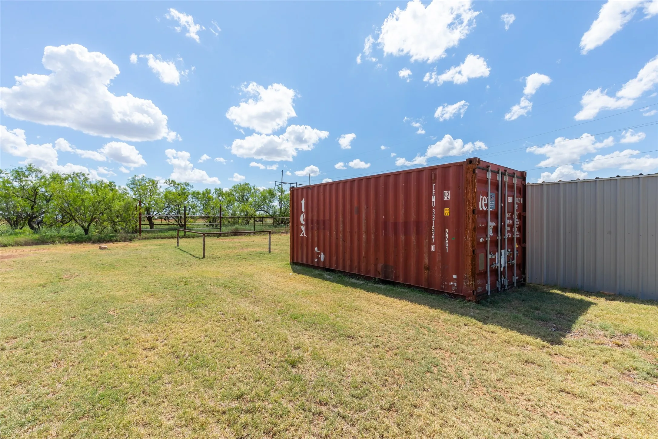 Single Family Residence For Sale in Stonewall County , 335 S Monroe Avenue, Aspermont, Texas 79502, 2 Bedroom, 1 Bathroom, Garage spaces, 1,080 Sqft, built in 1950, mls#21328571, Real Estate Agent in Aspermont, Homes For Sale in Stonewall county, Homes For Sale in Aspermont, Realtor in Aspermont Texas, Real Estate Brokerage Independent Realty Texas, Luminita Cordes Realtor