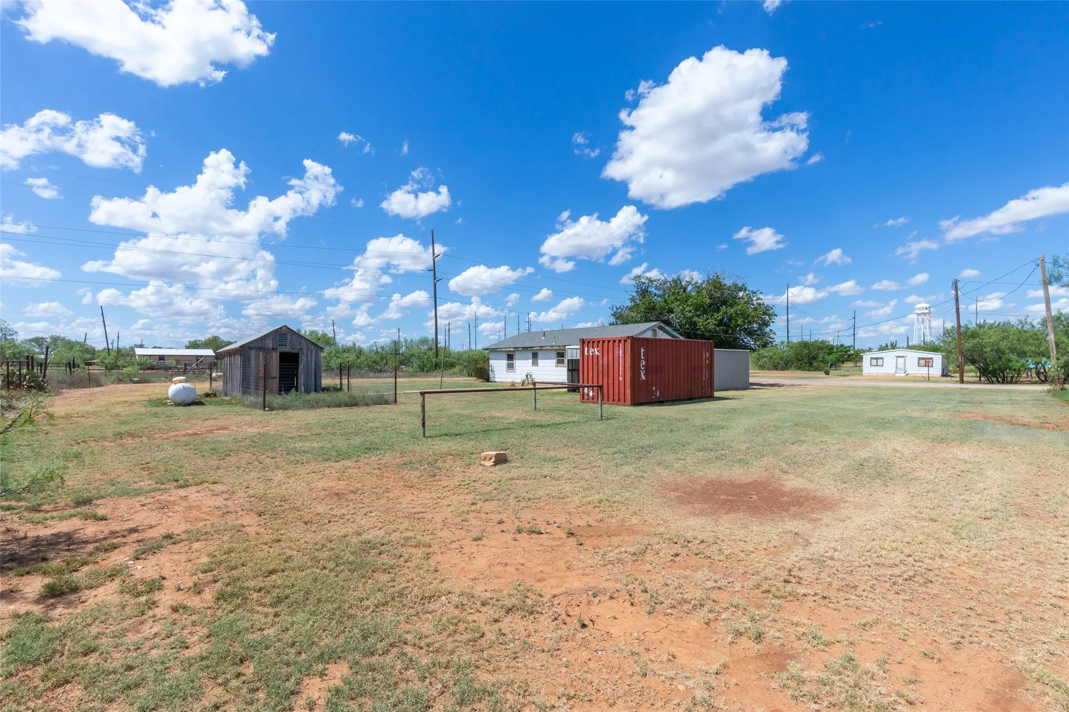 Single Family Residence For Sale in Stonewall County , 335 S Monroe Avenue, Aspermont, Texas 79502, 2 Bedroom, 1 Bathroom, Garage spaces, 1,080 Sqft, built in 1950, mls#21328571, Real Estate Agent in Aspermont, Homes For Sale in Stonewall county, Homes For Sale in Aspermont, Realtor in Aspermont Texas, Real Estate Brokerage Independent Realty Texas, Luminita Cordes Realtor
