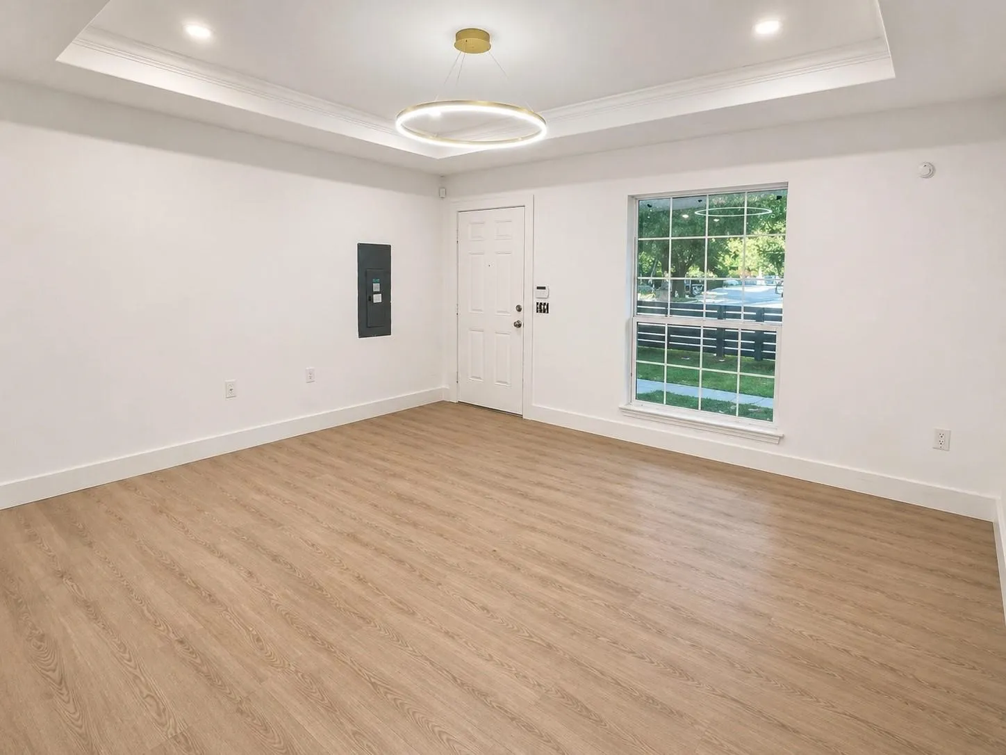 Single Family Residence For Sale in Dallas County , 3111 Rutz Street, Dallas, Texas 75212, 3 Bedroom, 2 Bathroom, 1 Garage spaces, 1,392 Sqft, built in 2013, mls#21328583, Real Estate Agent in Dallas, Homes For Sale in Dallas county, Homes For Sale in Dallas, Realtor in Dallas Texas, Real Estate Brokerage Independent Realty Texas, Luminita Cordes Realtor