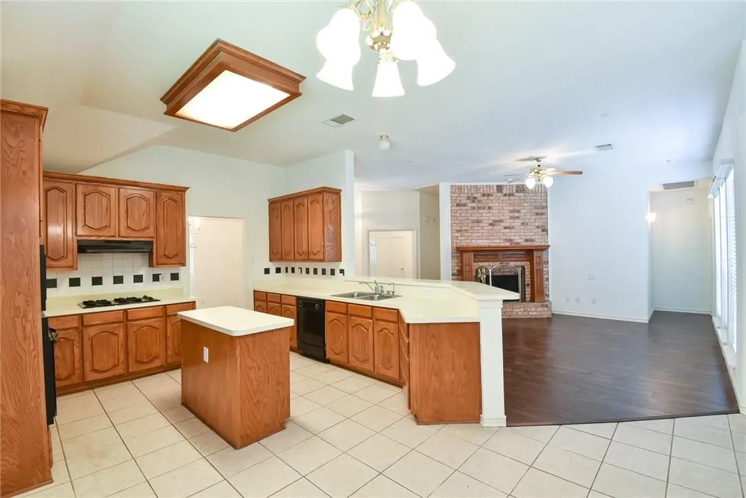 Single Family Residence For Rent in Collin County , 1316 Marwood Court, Allen, Texas 75013, 4 Bedroom, 2 Bathroom, 2 Garage spaces, 1,924 Sqft, built in 2001, mls#21325281, Real Estate Agent in Allen, Homes For Rent in Collin county, Homes For Rent in Allen, Realtor in Allen Texas, Real Estate Brokerage Independent Realty Texas, Luminita Cordes Realtor