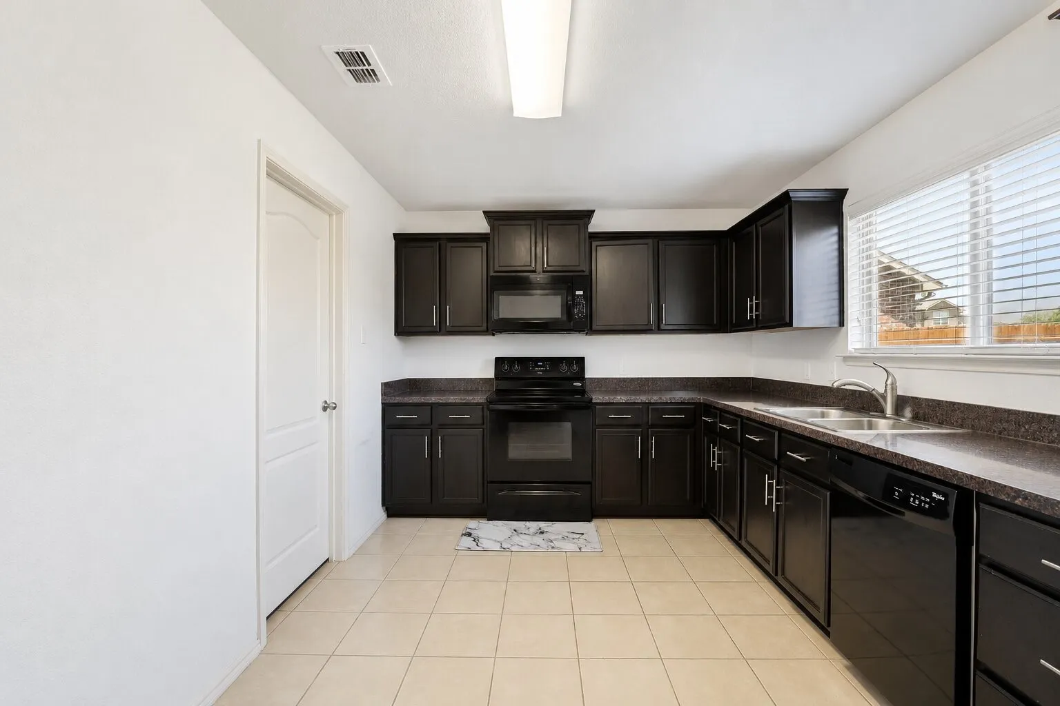 Single Family Residence For Rent in Denton County , 5305 Wharfside Place, Denton, Texas 76208, 3 Bedroom, 3 Bathroom, 2 Garage spaces, 2,280 Sqft, built in 2016, mls#21328586, Real Estate Agent in Denton, Homes For Rent in Denton county, Homes For Rent in Denton, Realtor in Denton Texas, Real Estate Brokerage Independent Realty Texas, Luminita Cordes Realtor