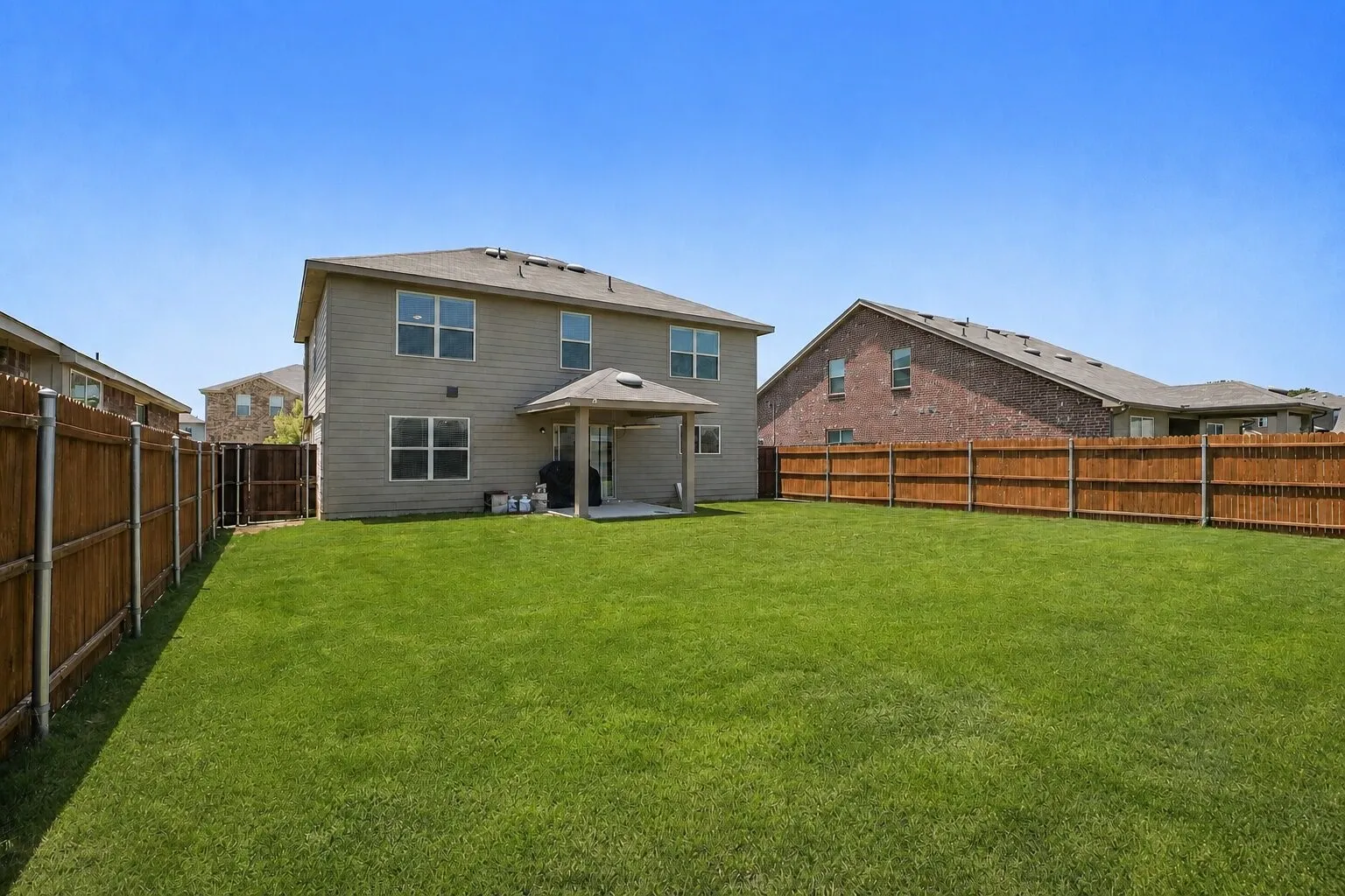 Single Family Residence For Rent in Denton County , 5305 Wharfside Place, Denton, Texas 76208, 3 Bedroom, 3 Bathroom, 2 Garage spaces, 2,280 Sqft, built in 2016, mls#21328586, Real Estate Agent in Denton, Homes For Rent in Denton county, Homes For Rent in Denton, Realtor in Denton Texas, Real Estate Brokerage Independent Realty Texas, Luminita Cordes Realtor