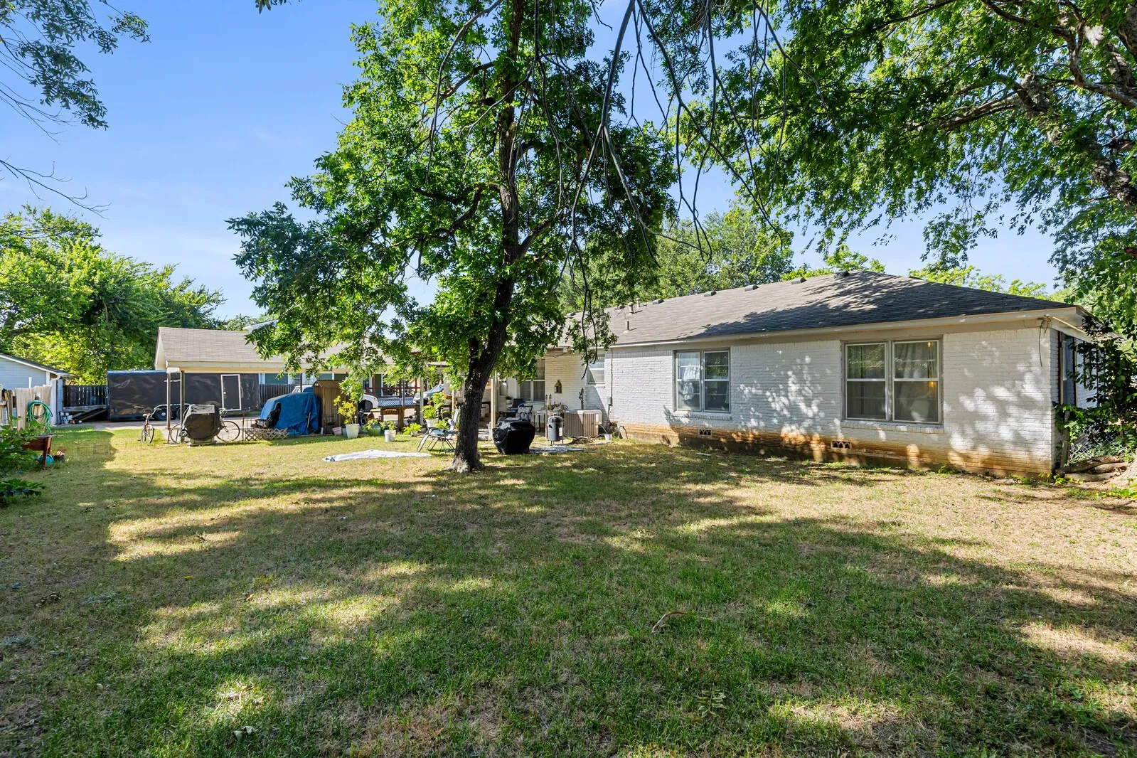 Single Family Residence For Sale in Mc Lennan County , 413 S Tyler Street, Mc Gregor, Texas 76657, 3 Bedroom, 2 Bathroom, Garage spaces, 2,141 Sqft, built in 1955, mls#21328271, Real Estate Agent in Mc Gregor, Homes For Sale in Mc Lennan county, Homes For Sale in Mc Gregor, Realtor in Mc Gregor Texas, Real Estate Brokerage Independent Realty Texas, Luminita Cordes Realtor