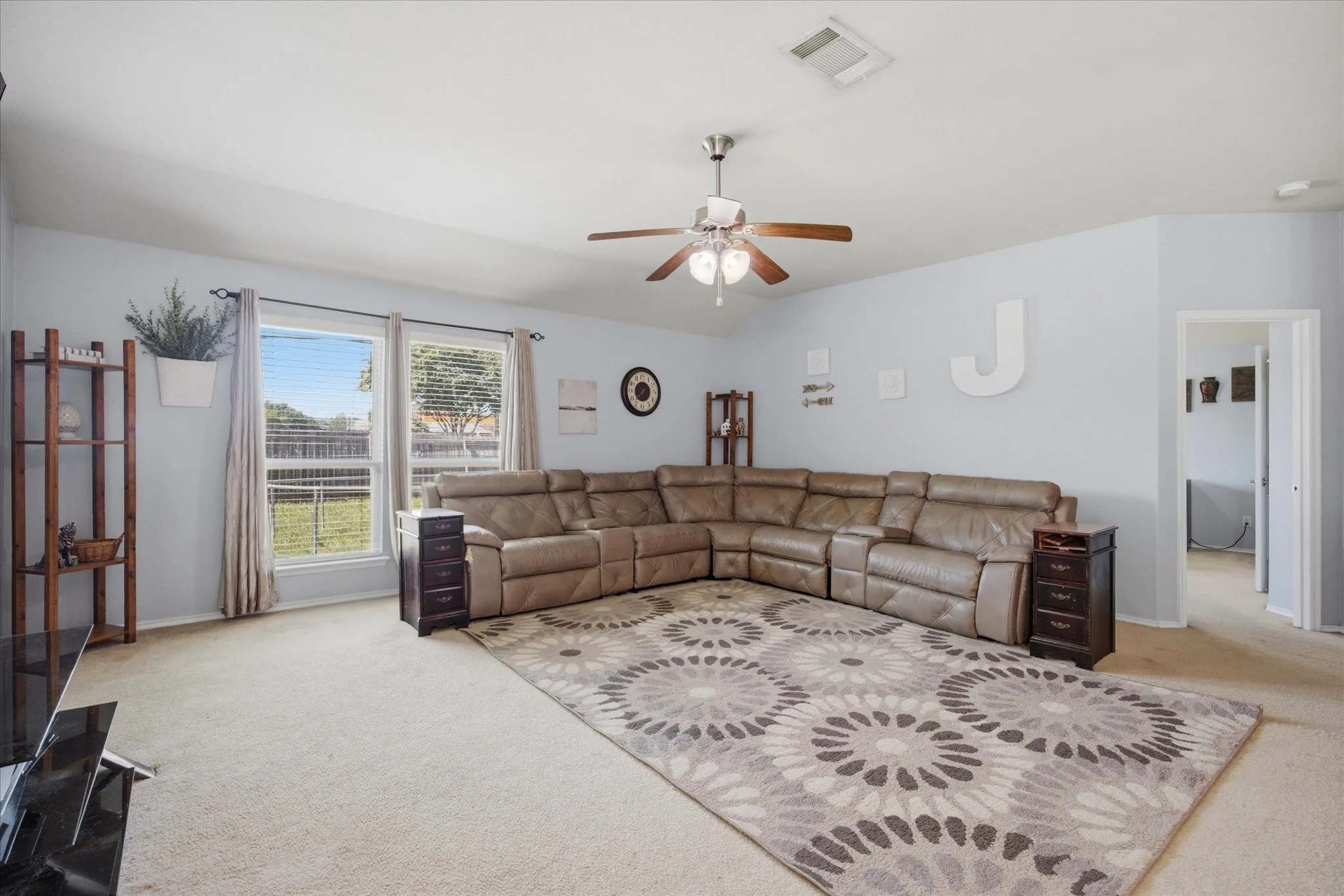 Single Family Residence For Sale in Collin County , 402 Fountain View Lane, Josephine, Texas 75173, 3 Bedroom, 2 Bathroom, 2 Garage spaces, 1,787 Sqft, built in 2013, mls#21328613, Real Estate Agent in Josephine, Homes For Sale in Collin county, Homes For Sale in Josephine, Realtor in Josephine Texas, Real Estate Brokerage Independent Realty Texas, Luminita Cordes Realtor
