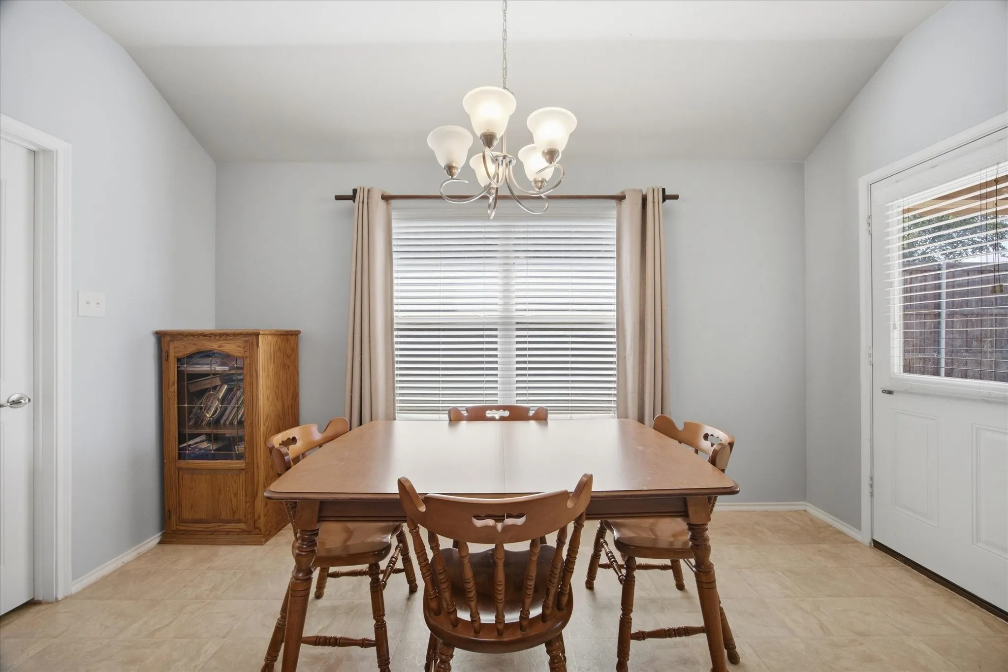 Single Family Residence For Sale in Collin County , 402 Fountain View Lane, Josephine, Texas 75173, 3 Bedroom, 2 Bathroom, 2 Garage spaces, 1,787 Sqft, built in 2013, mls#21328613, Real Estate Agent in Josephine, Homes For Sale in Collin county, Homes For Sale in Josephine, Realtor in Josephine Texas, Real Estate Brokerage Independent Realty Texas, Luminita Cordes Realtor