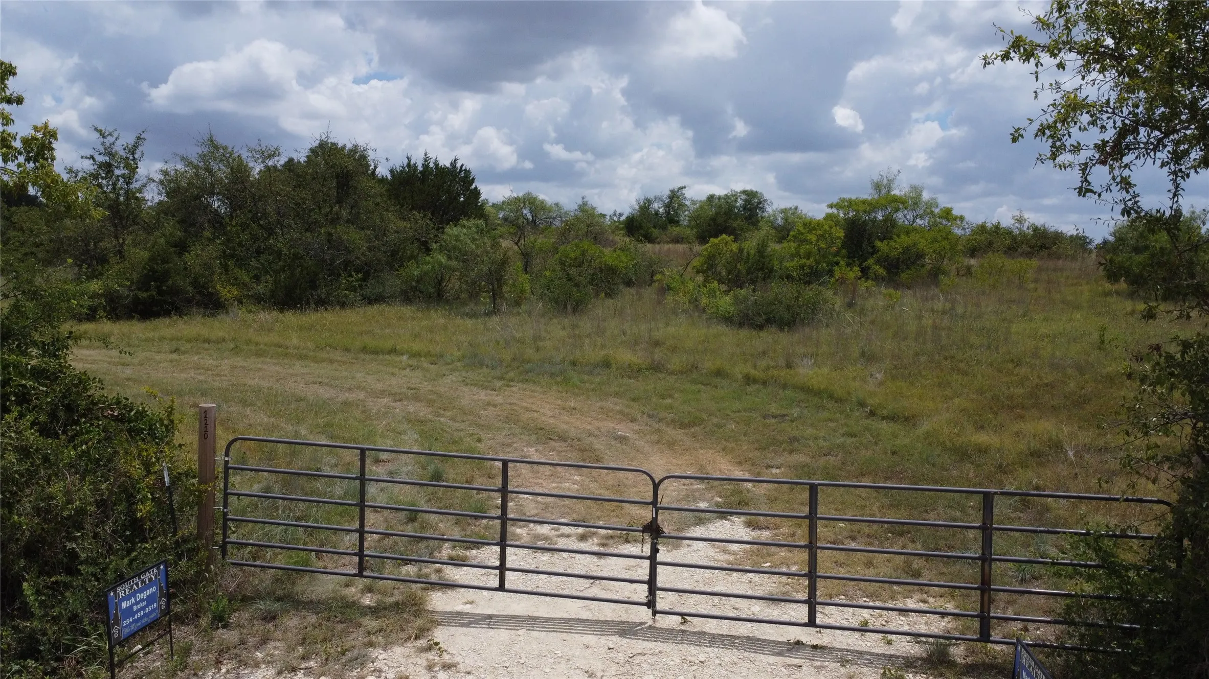 Farm For Sale in Comanche County , 1210 County Road 341, Dublin, Texas 76446, 1 Bedroom, 1 Bathroom, Garage spaces, 512 Sqft, built in 2021, mls#21328594, Real Estate Agent in Dublin, Homes For Sale in Comanche county, Homes For Sale in Dublin, Realtor in Dublin Texas, Real Estate Brokerage Independent Realty Texas, Luminita Cordes Realtor