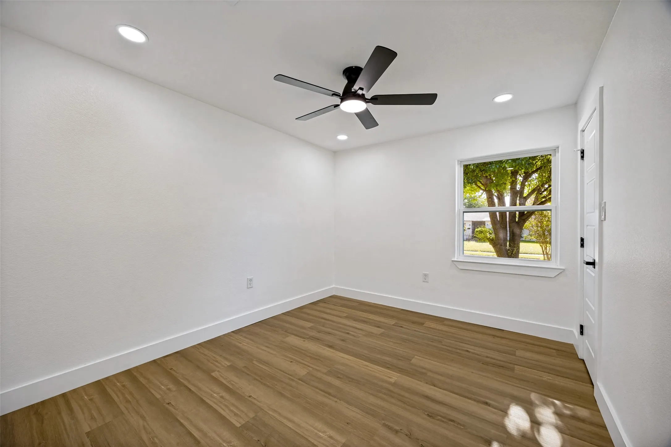 Single Family Residence For Sale in Dallas County , 609 Warren Drive, Garland, Texas 75042, 3 Bedroom, 2 Bathroom, 1 Garage spaces, 1,661 Sqft, built in 1959, mls#21315317, Real Estate Agent in Garland, Homes For Sale in Dallas county, Homes For Sale in Garland, Realtor in Garland Texas, Real Estate Brokerage Independent Realty Texas, Luminita Cordes Realtor