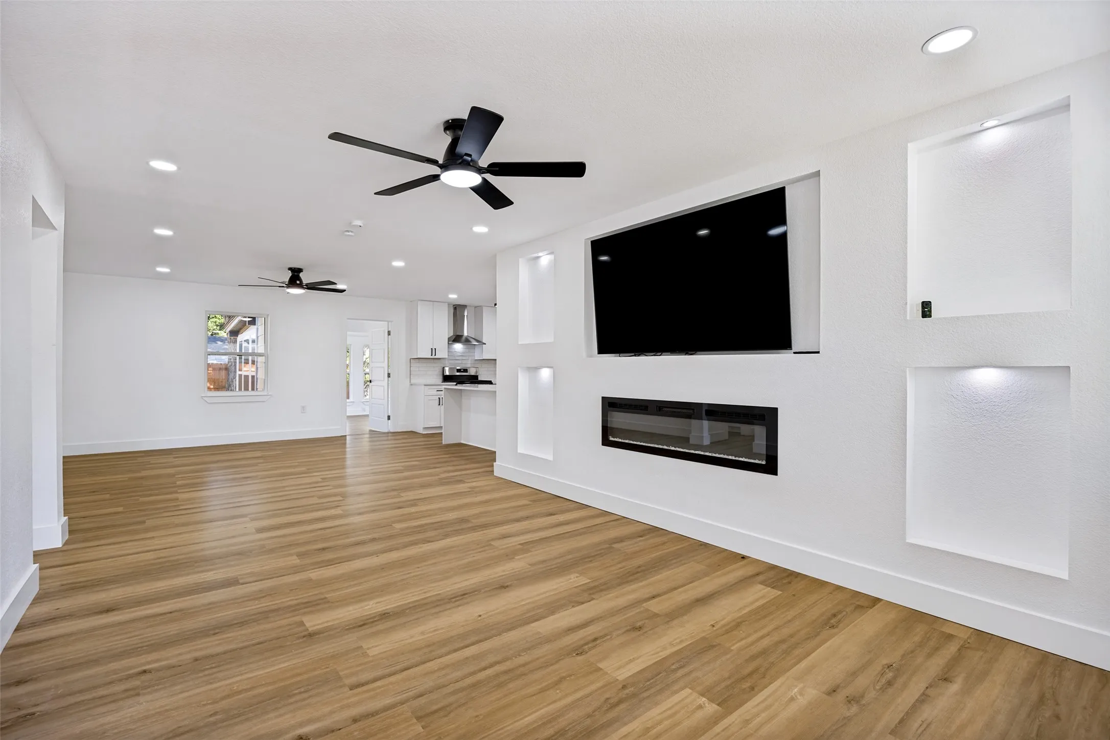 Single Family Residence For Sale in Dallas County , 609 Warren Drive, Garland, Texas 75042, 3 Bedroom, 2 Bathroom, 1 Garage spaces, 1,661 Sqft, built in 1959, mls#21315317, Real Estate Agent in Garland, Homes For Sale in Dallas county, Homes For Sale in Garland, Realtor in Garland Texas, Real Estate Brokerage Independent Realty Texas, Luminita Cordes Realtor