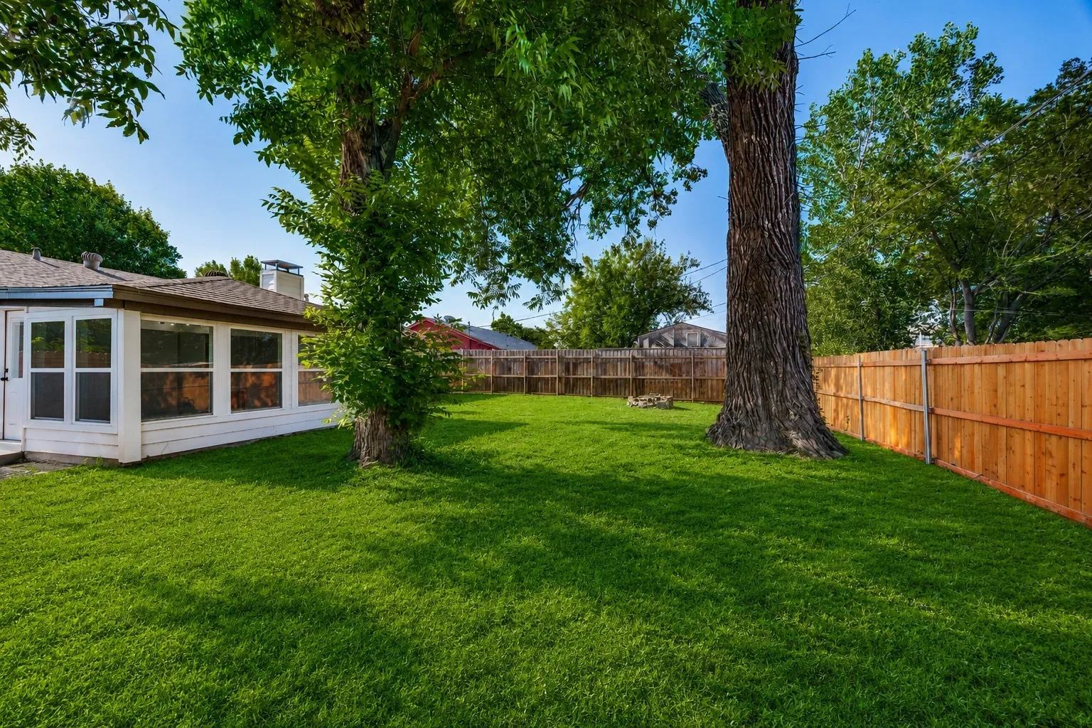 Single Family Residence For Sale in Dallas County , 609 Warren Drive, Garland, Texas 75042, 3 Bedroom, 2 Bathroom, 1 Garage spaces, 1,661 Sqft, built in 1959, mls#21315317, Real Estate Agent in Garland, Homes For Sale in Dallas county, Homes For Sale in Garland, Realtor in Garland Texas, Real Estate Brokerage Independent Realty Texas, Luminita Cordes Realtor