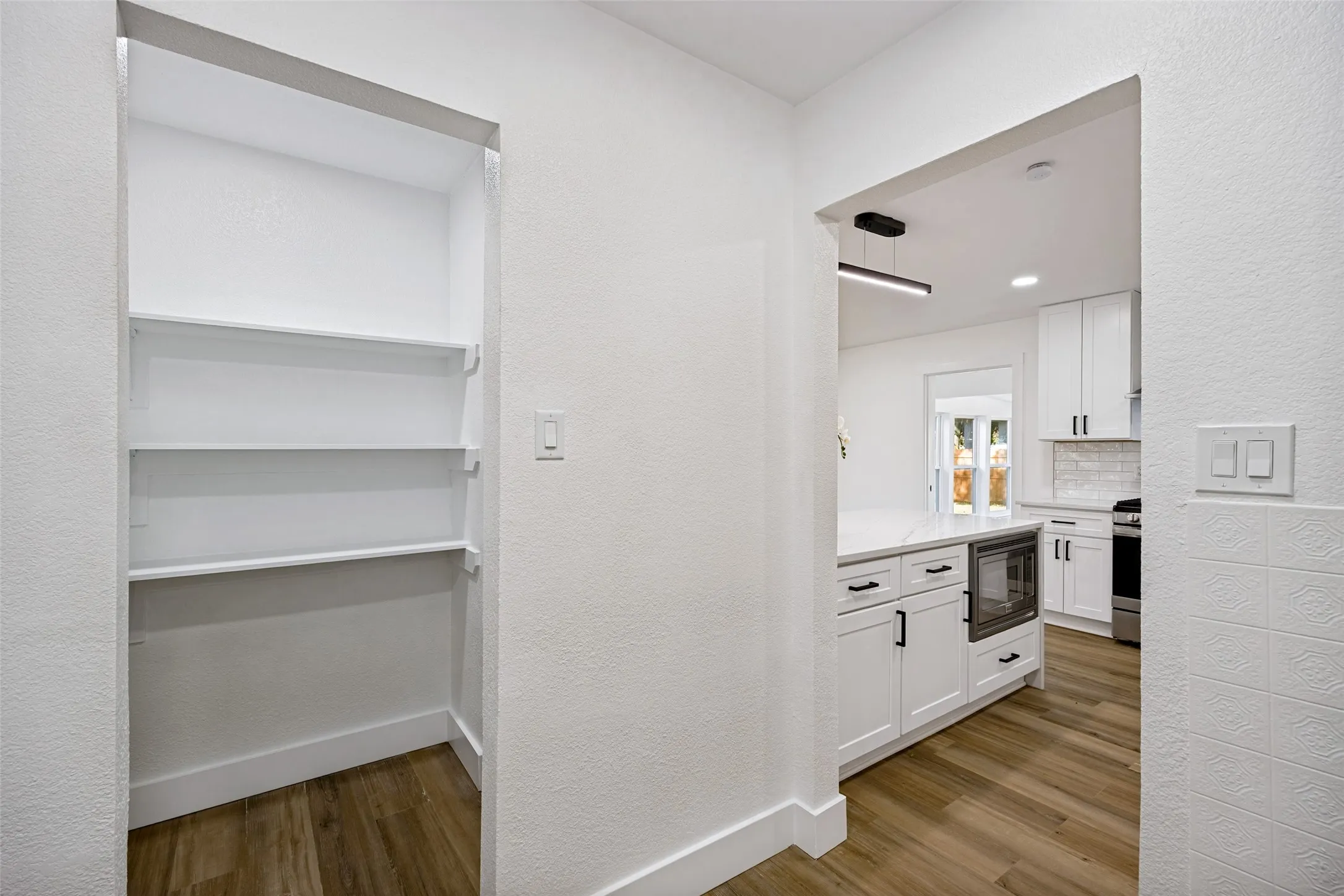 Single Family Residence For Sale in Dallas County , 609 Warren Drive, Garland, Texas 75042, 3 Bedroom, 2 Bathroom, 1 Garage spaces, 1,661 Sqft, built in 1959, mls#21315317, Real Estate Agent in Garland, Homes For Sale in Dallas county, Homes For Sale in Garland, Realtor in Garland Texas, Real Estate Brokerage Independent Realty Texas, Luminita Cordes Realtor
