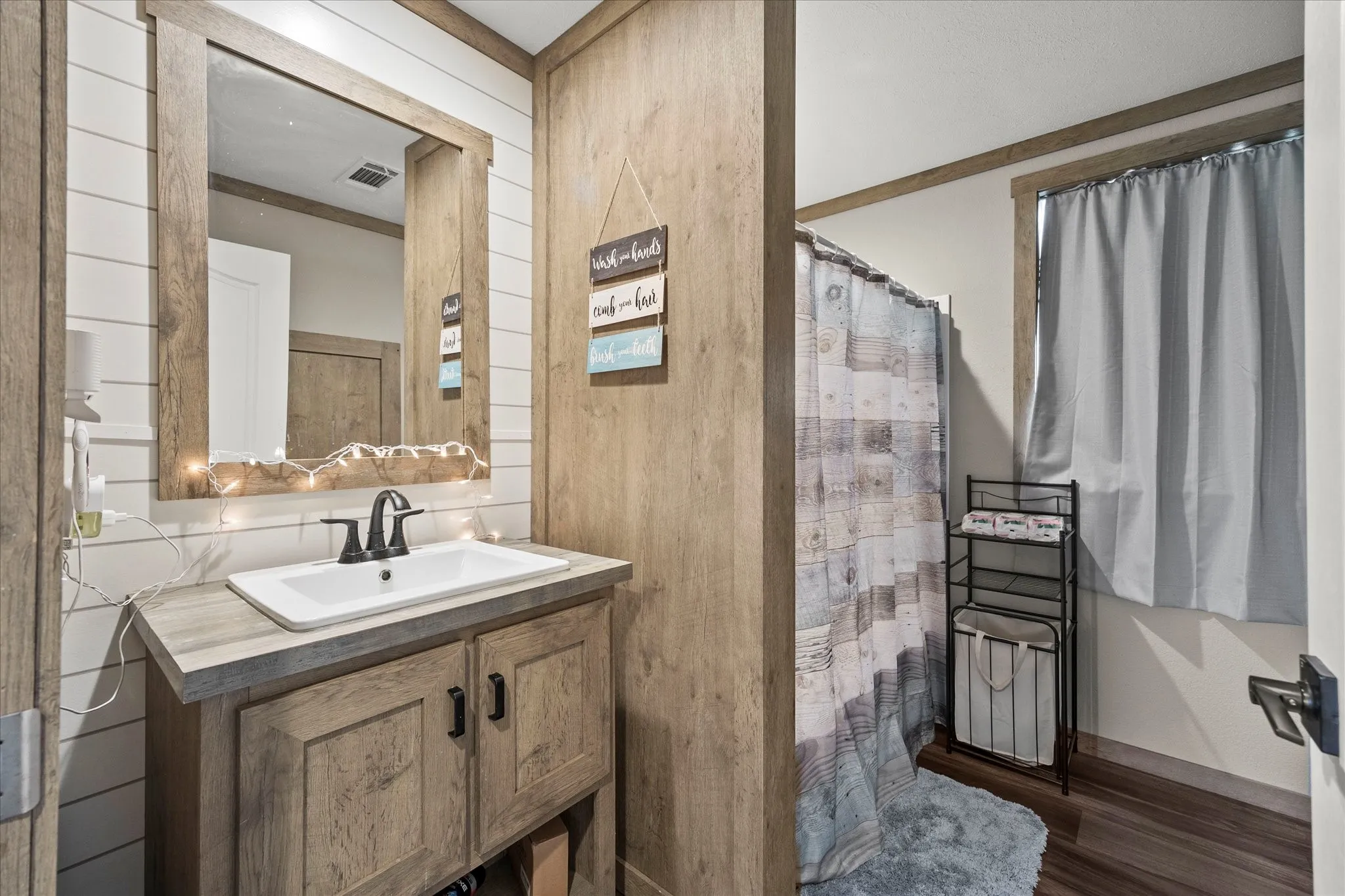 Mobile Home For Sale in Collin County , 815 County Road 655, Farmersville, Texas 75442, 4 Bedroom, 2 Bathroom, Garage spaces, 1,768 Sqft, built in 2021, mls#21325872, Real Estate Agent in Farmersville, Homes For Sale in Collin county, Homes For Sale in Farmersville, Realtor in Farmersville Texas, Real Estate Brokerage Independent Realty Texas, Luminita Cordes Realtor