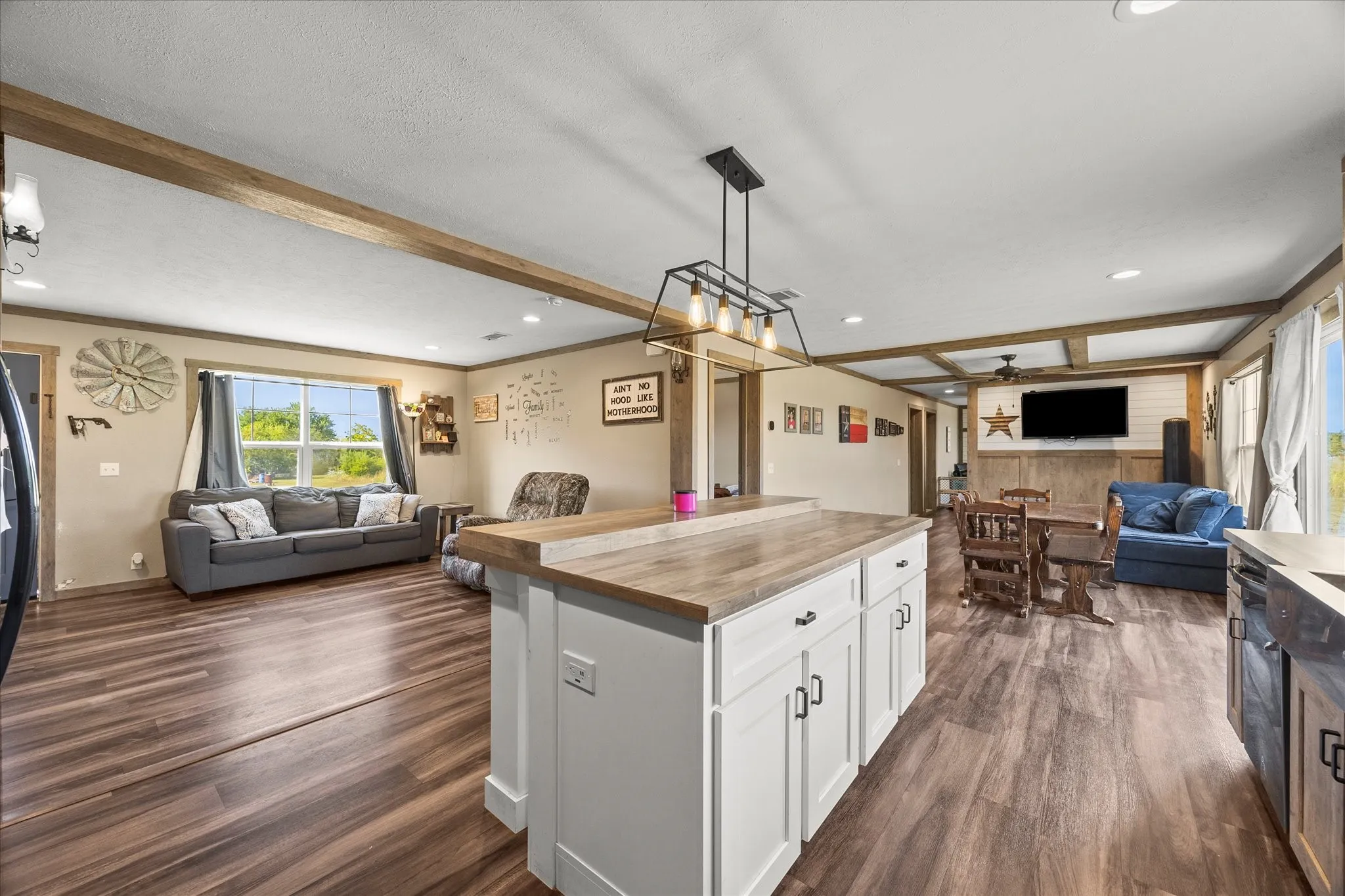 Mobile Home For Sale in Collin County , 815 County Road 655, Farmersville, Texas 75442, 4 Bedroom, 2 Bathroom, Garage spaces, 1,768 Sqft, built in 2021, mls#21325872, Real Estate Agent in Farmersville, Homes For Sale in Collin county, Homes For Sale in Farmersville, Realtor in Farmersville Texas, Real Estate Brokerage Independent Realty Texas, Luminita Cordes Realtor