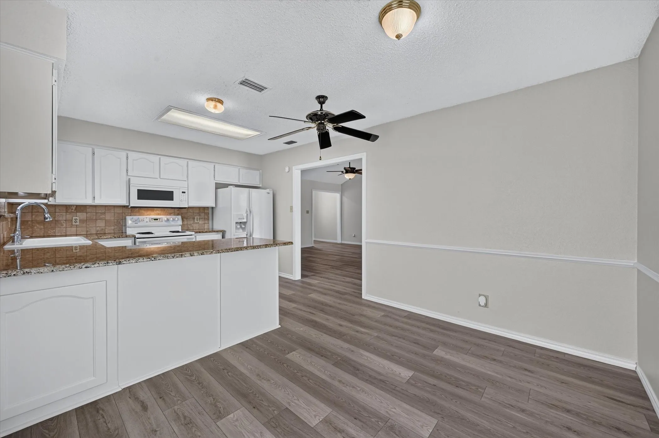 Single Family Residence For Sale in Tarrant County , 6549 High Lawn Terrace, Watauga, Texas 76148, 3 Bedroom, 2 Bathroom, 2 Garage spaces, 1,382 Sqft, built in 1983, mls#21328307, Real Estate Agent in Watauga, Homes For Sale in Tarrant county, Homes For Sale in Watauga, Realtor in Watauga Texas, Real Estate Brokerage Independent Realty Texas, Luminita Cordes Realtor