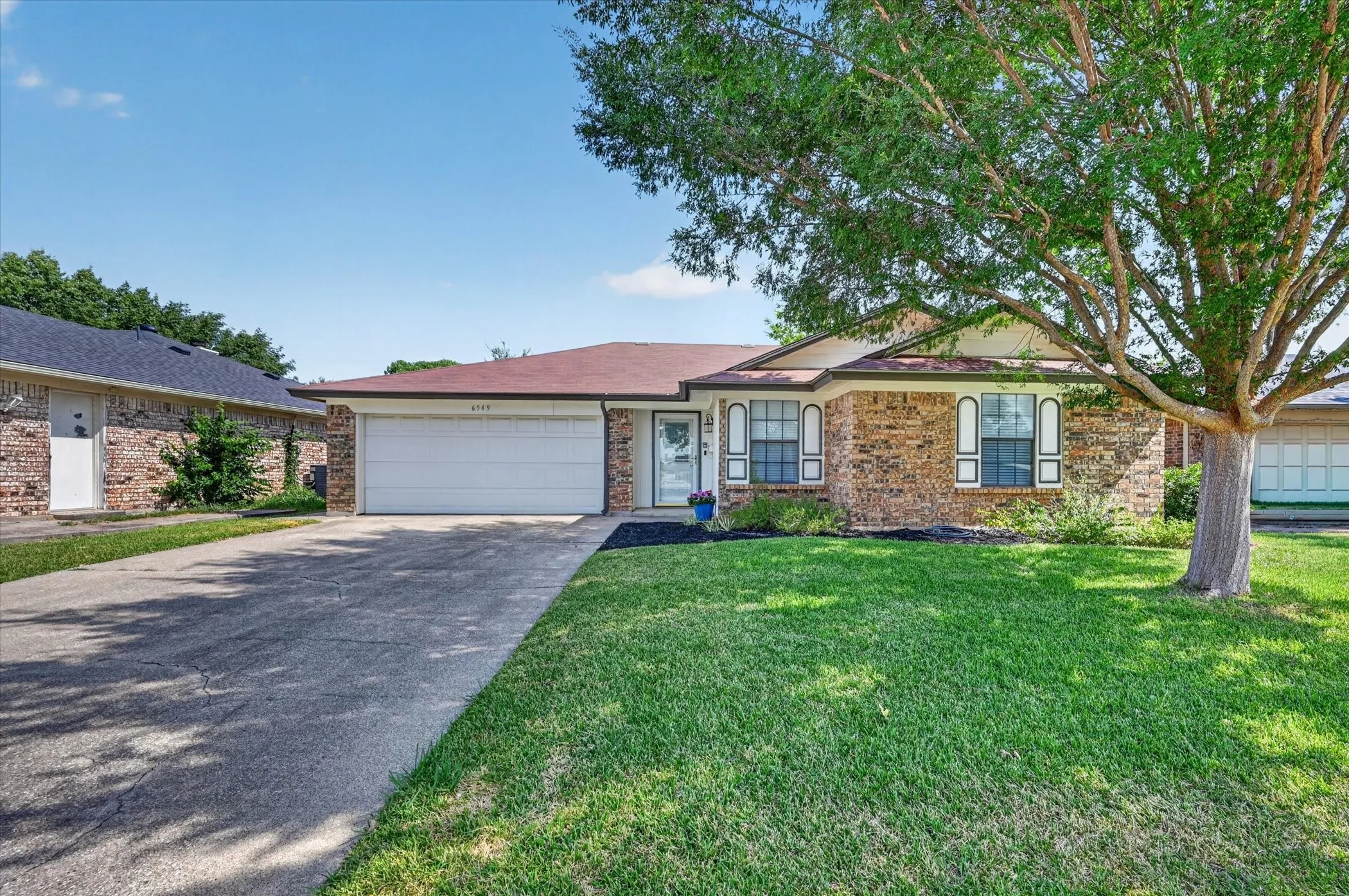 Single Family Residence For Sale in Tarrant County , 6549 High Lawn Terrace, Watauga, Texas 76148, 3 Bedroom, 2 Bathroom, 2 Garage spaces, 1,382 Sqft, built in 1983, mls#21328307, Real Estate Agent in Watauga, Homes For Sale in Tarrant county, Homes For Sale in Watauga, Realtor in Watauga Texas, Real Estate Brokerage Independent Realty Texas, Luminita Cordes Realtor