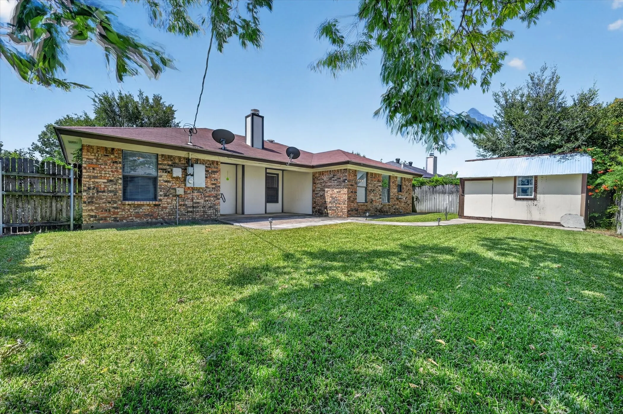 Single Family Residence For Sale in Tarrant County , 6549 High Lawn Terrace, Watauga, Texas 76148, 3 Bedroom, 2 Bathroom, 2 Garage spaces, 1,382 Sqft, built in 1983, mls#21328307, Real Estate Agent in Watauga, Homes For Sale in Tarrant county, Homes For Sale in Watauga, Realtor in Watauga Texas, Real Estate Brokerage Independent Realty Texas, Luminita Cordes Realtor