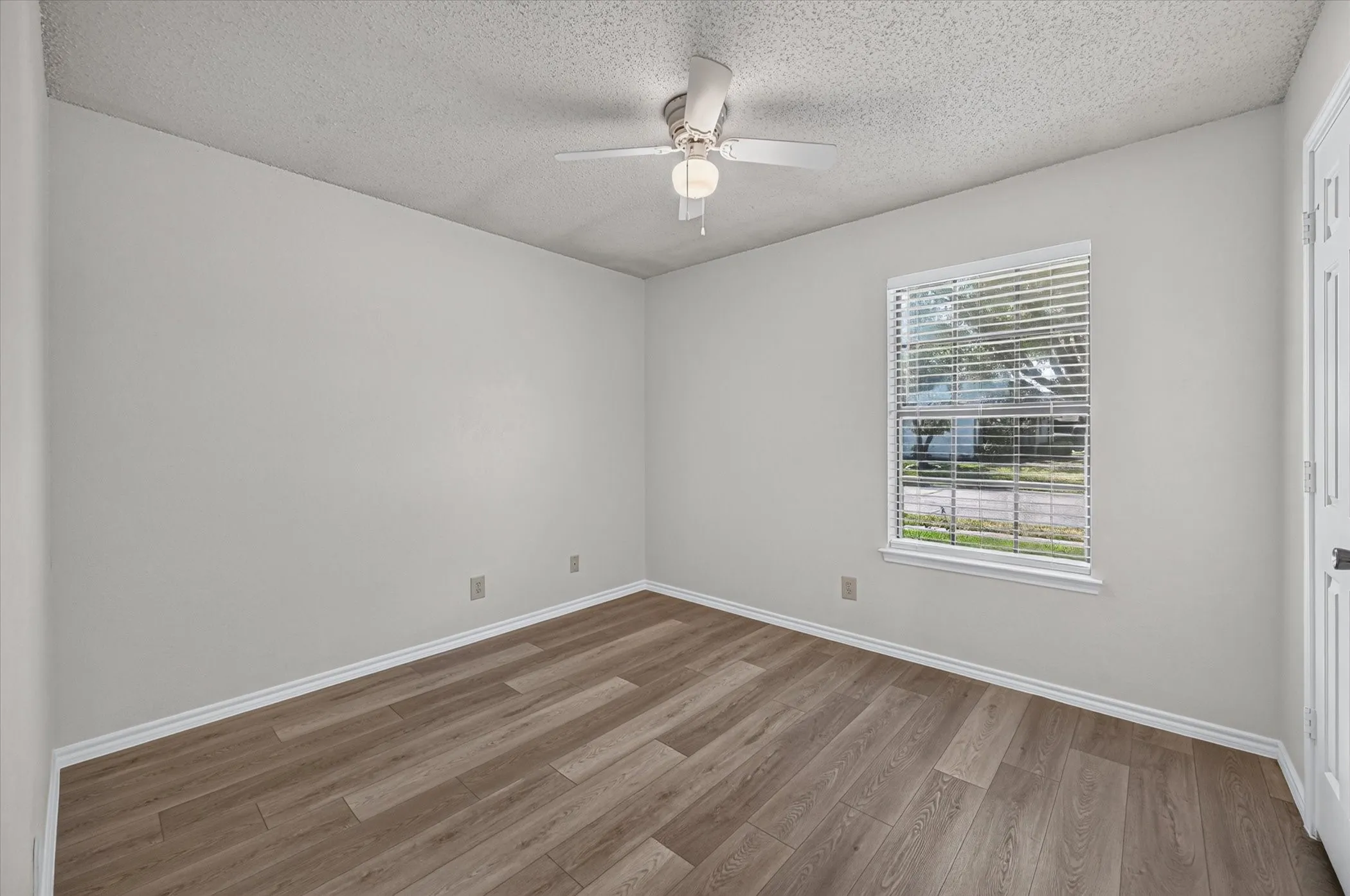 Single Family Residence For Sale in Tarrant County , 6549 High Lawn Terrace, Watauga, Texas 76148, 3 Bedroom, 2 Bathroom, 2 Garage spaces, 1,382 Sqft, built in 1983, mls#21328307, Real Estate Agent in Watauga, Homes For Sale in Tarrant county, Homes For Sale in Watauga, Realtor in Watauga Texas, Real Estate Brokerage Independent Realty Texas, Luminita Cordes Realtor