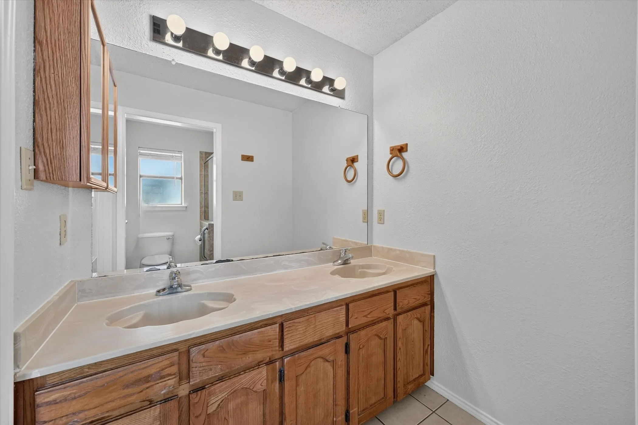 Single Family Residence For Sale in Tarrant County , 6549 High Lawn Terrace, Watauga, Texas 76148, 3 Bedroom, 2 Bathroom, 2 Garage spaces, 1,382 Sqft, built in 1983, mls#21328307, Real Estate Agent in Watauga, Homes For Sale in Tarrant county, Homes For Sale in Watauga, Realtor in Watauga Texas, Real Estate Brokerage Independent Realty Texas, Luminita Cordes Realtor