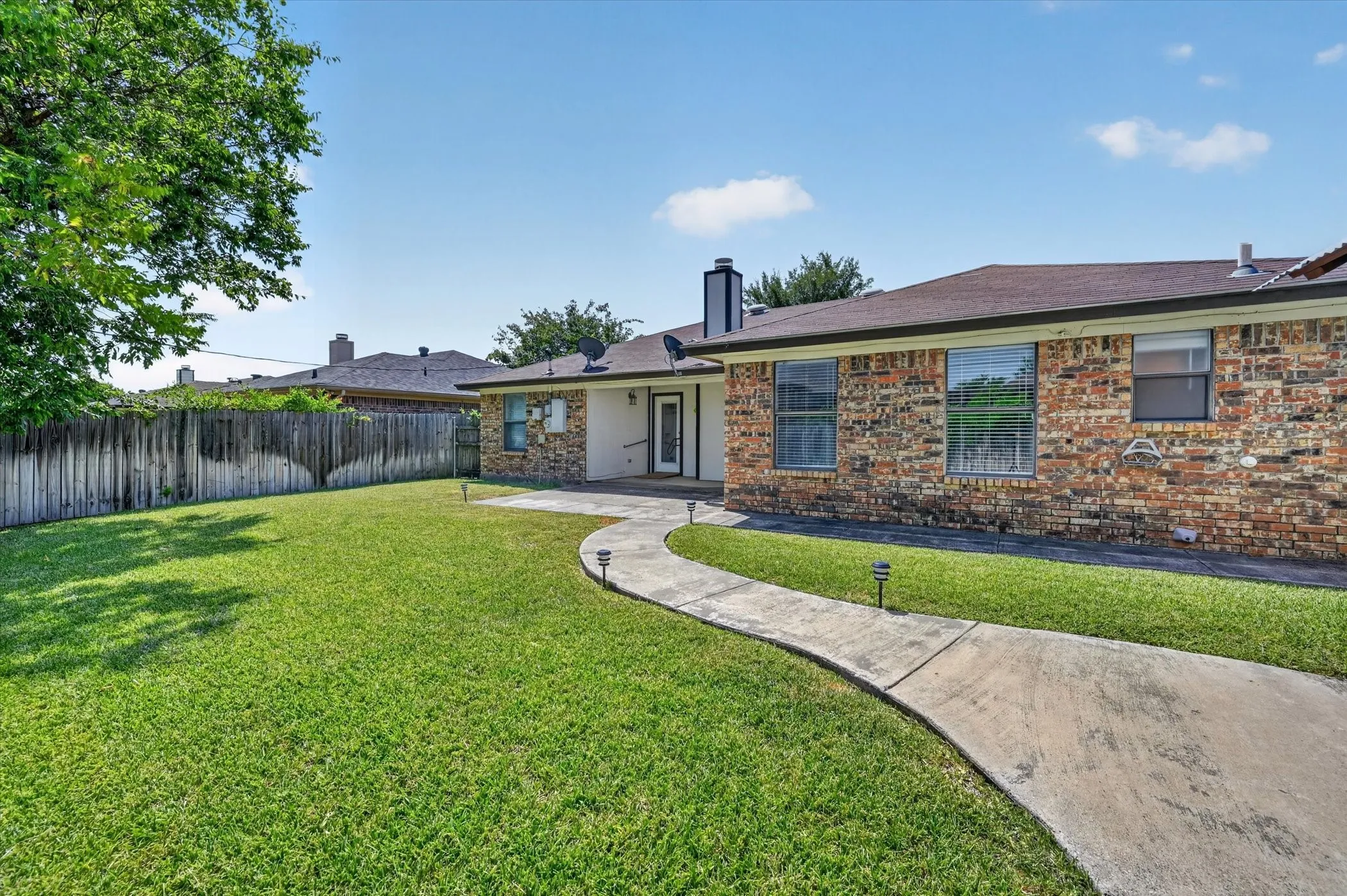 Single Family Residence For Sale in Tarrant County , 6549 High Lawn Terrace, Watauga, Texas 76148, 3 Bedroom, 2 Bathroom, 2 Garage spaces, 1,382 Sqft, built in 1983, mls#21328307, Real Estate Agent in Watauga, Homes For Sale in Tarrant county, Homes For Sale in Watauga, Realtor in Watauga Texas, Real Estate Brokerage Independent Realty Texas, Luminita Cordes Realtor