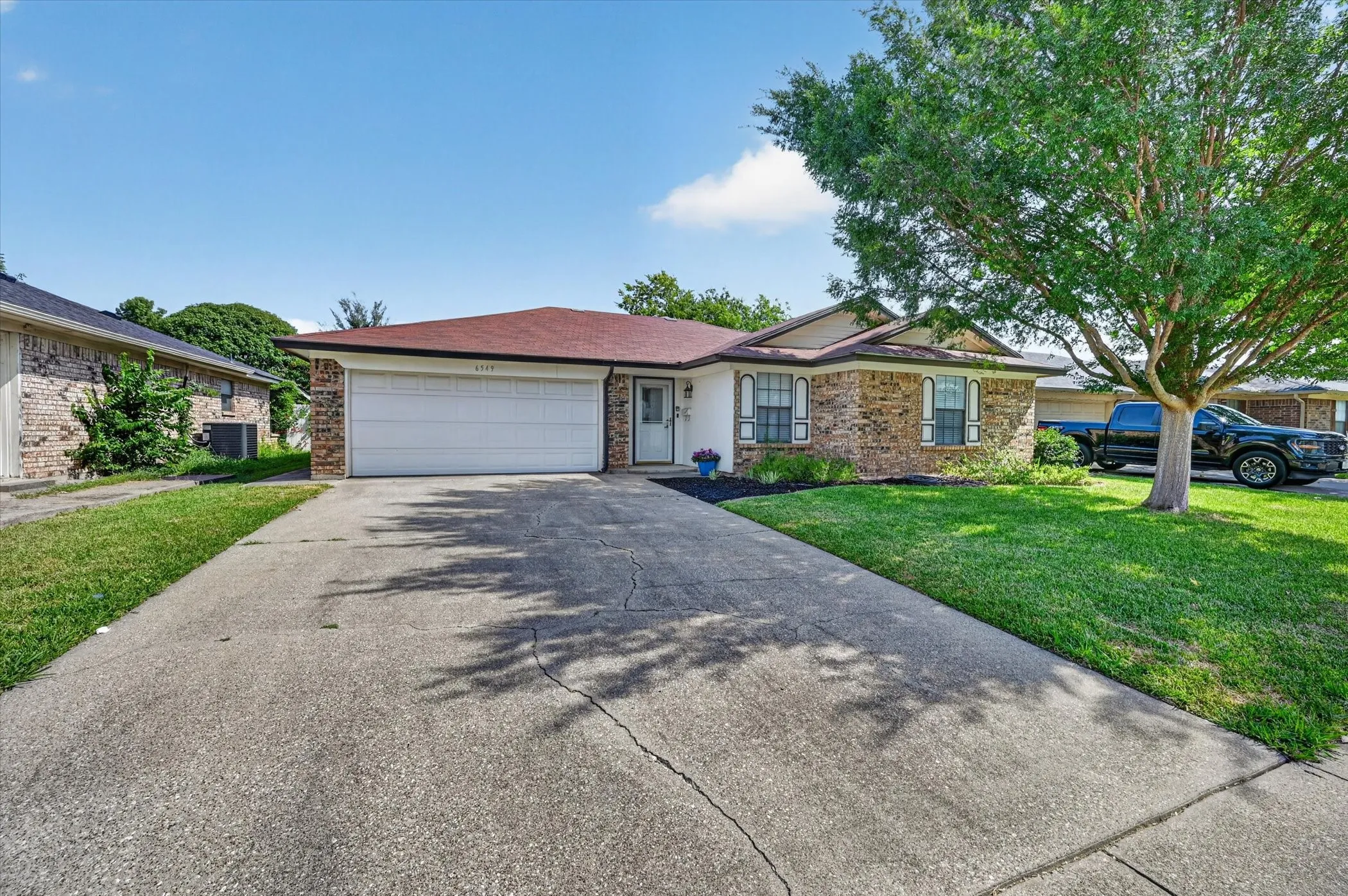 Single Family Residence For Sale in Tarrant County , 6549 High Lawn Terrace, Watauga, Texas 76148, 3 Bedroom, 2 Bathroom, 2 Garage spaces, 1,382 Sqft, built in 1983, mls#21328307, Real Estate Agent in Watauga, Homes For Sale in Tarrant county, Homes For Sale in Watauga, Realtor in Watauga Texas, Real Estate Brokerage Independent Realty Texas, Luminita Cordes Realtor