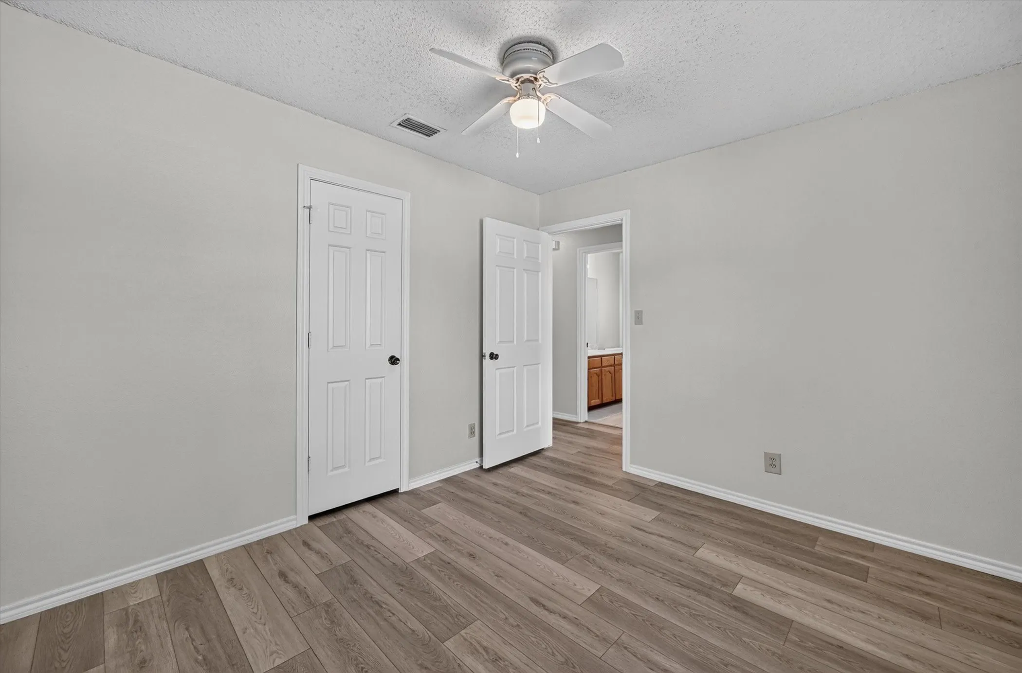 Single Family Residence For Sale in Tarrant County , 6549 High Lawn Terrace, Watauga, Texas 76148, 3 Bedroom, 2 Bathroom, 2 Garage spaces, 1,382 Sqft, built in 1983, mls#21328307, Real Estate Agent in Watauga, Homes For Sale in Tarrant county, Homes For Sale in Watauga, Realtor in Watauga Texas, Real Estate Brokerage Independent Realty Texas, Luminita Cordes Realtor