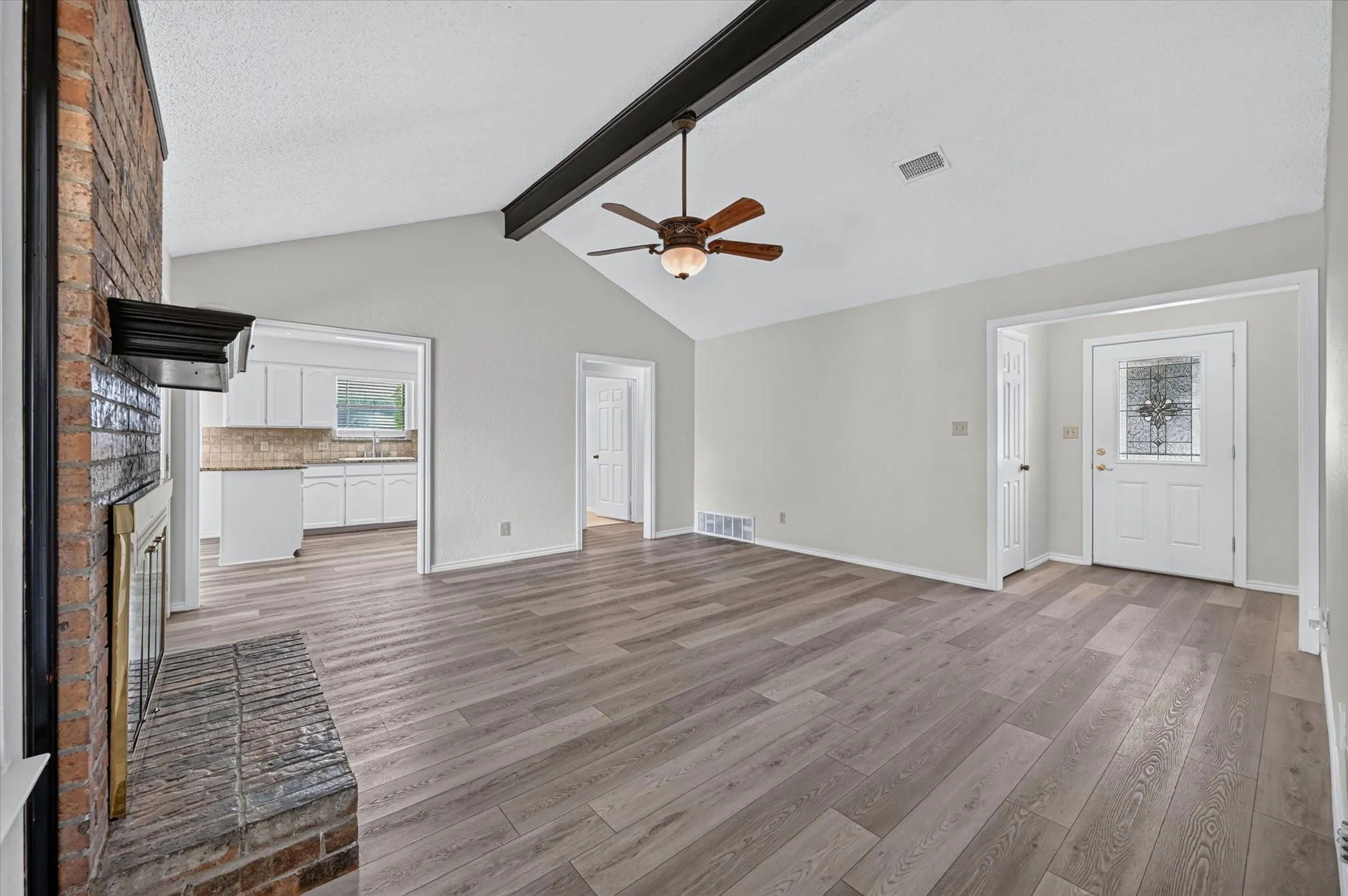 Single Family Residence For Sale in Tarrant County , 6549 High Lawn Terrace, Watauga, Texas 76148, 3 Bedroom, 2 Bathroom, 2 Garage spaces, 1,382 Sqft, built in 1983, mls#21328307, Real Estate Agent in Watauga, Homes For Sale in Tarrant county, Homes For Sale in Watauga, Realtor in Watauga Texas, Real Estate Brokerage Independent Realty Texas, Luminita Cordes Realtor