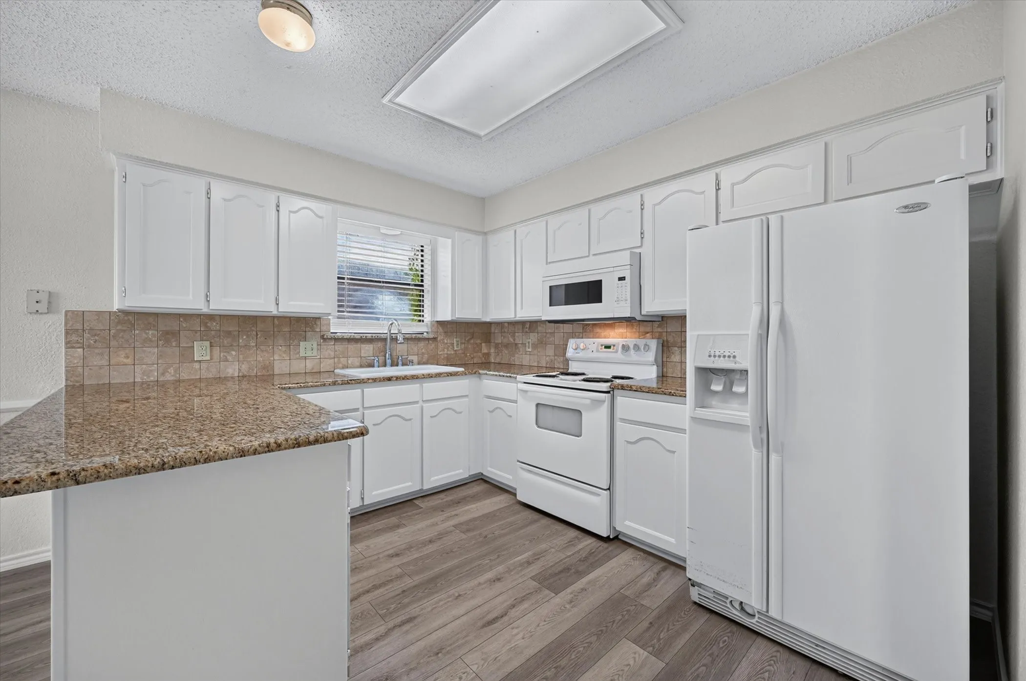 Single Family Residence For Sale in Tarrant County , 6549 High Lawn Terrace, Watauga, Texas 76148, 3 Bedroom, 2 Bathroom, 2 Garage spaces, 1,382 Sqft, built in 1983, mls#21328307, Real Estate Agent in Watauga, Homes For Sale in Tarrant county, Homes For Sale in Watauga, Realtor in Watauga Texas, Real Estate Brokerage Independent Realty Texas, Luminita Cordes Realtor