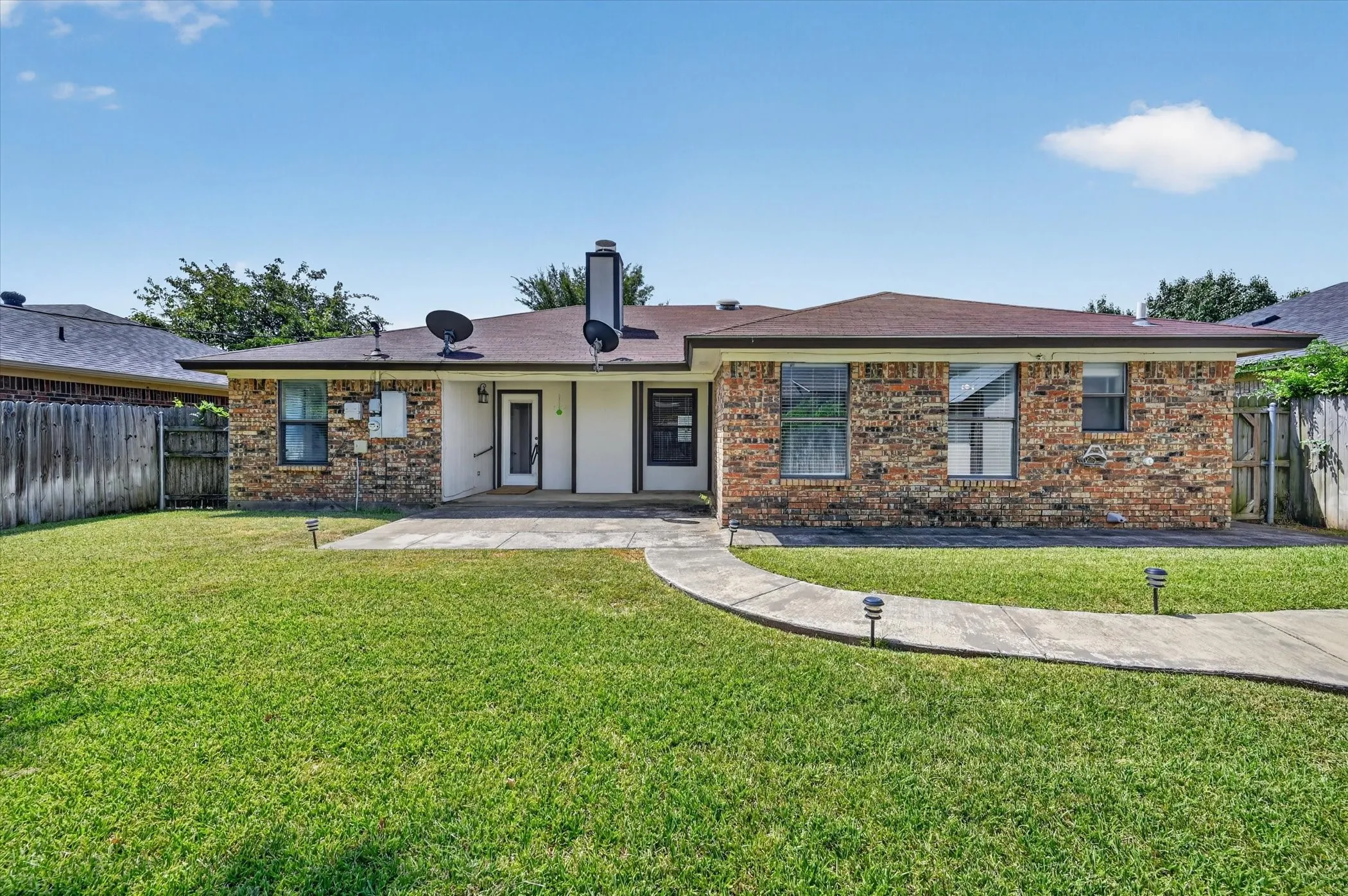 Single Family Residence For Sale in Tarrant County , 6549 High Lawn Terrace, Watauga, Texas 76148, 3 Bedroom, 2 Bathroom, 2 Garage spaces, 1,382 Sqft, built in 1983, mls#21328307, Real Estate Agent in Watauga, Homes For Sale in Tarrant county, Homes For Sale in Watauga, Realtor in Watauga Texas, Real Estate Brokerage Independent Realty Texas, Luminita Cordes Realtor