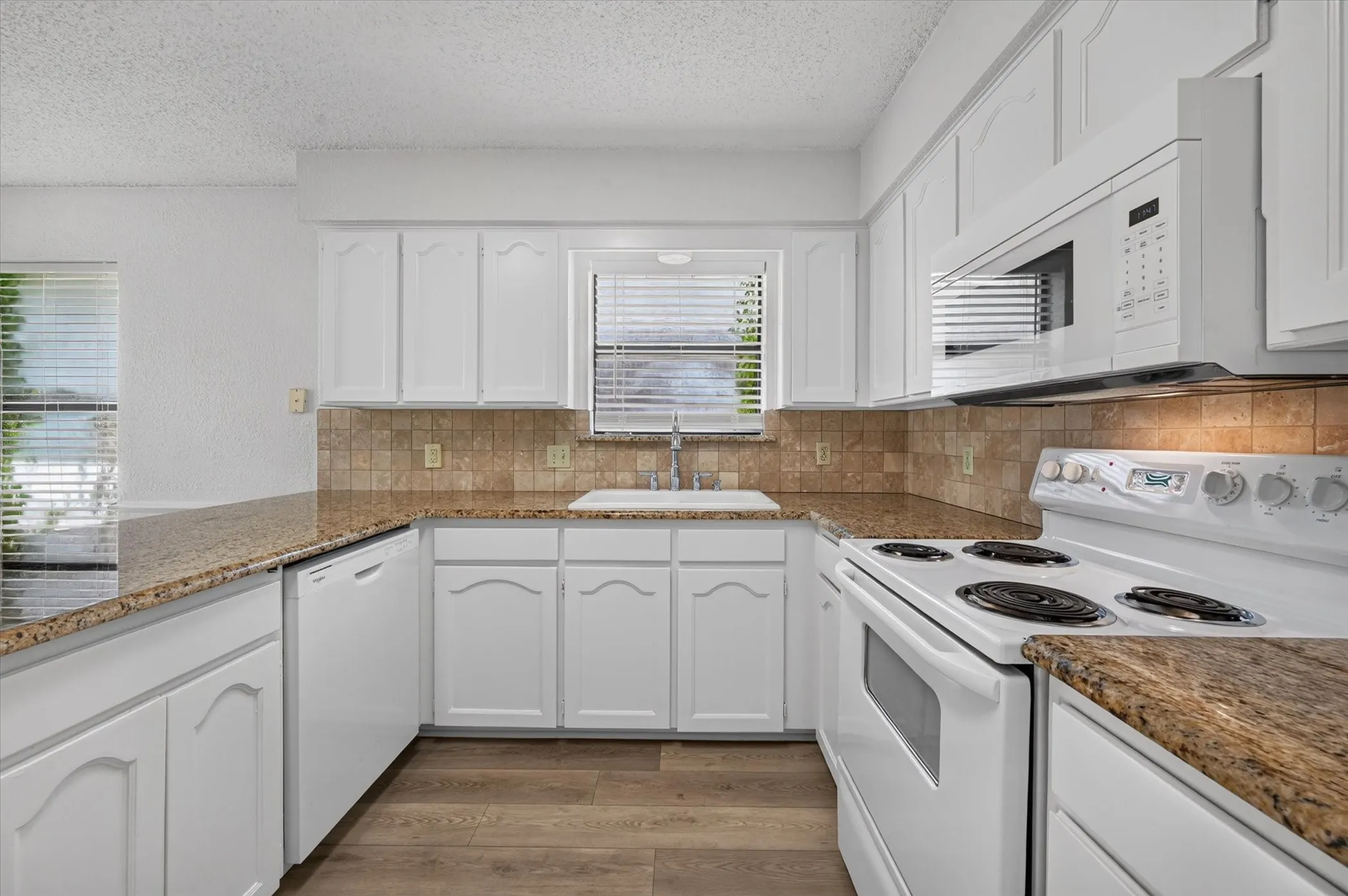 Single Family Residence For Sale in Tarrant County , 6549 High Lawn Terrace, Watauga, Texas 76148, 3 Bedroom, 2 Bathroom, 2 Garage spaces, 1,382 Sqft, built in 1983, mls#21328307, Real Estate Agent in Watauga, Homes For Sale in Tarrant county, Homes For Sale in Watauga, Realtor in Watauga Texas, Real Estate Brokerage Independent Realty Texas, Luminita Cordes Realtor