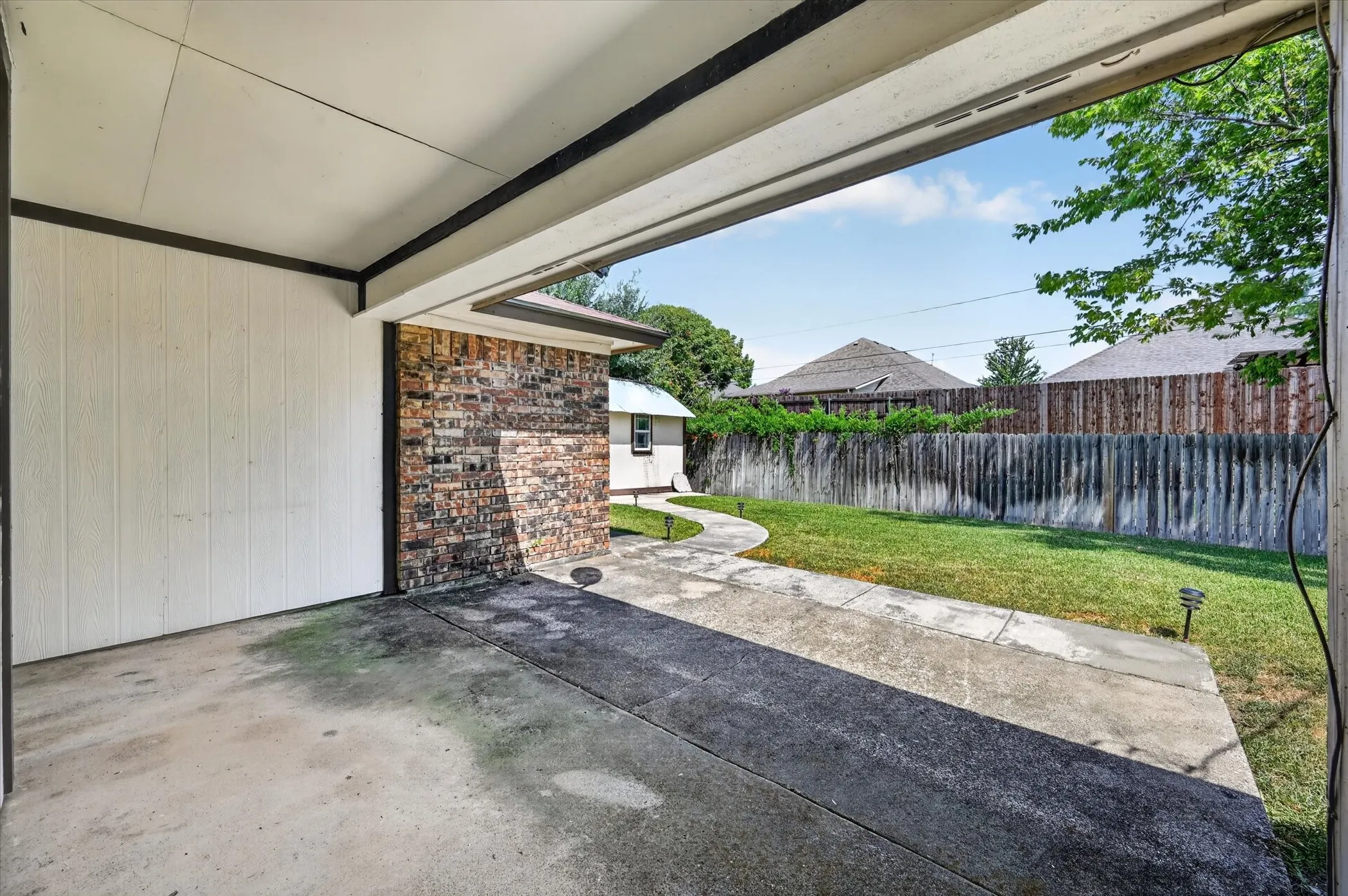 Single Family Residence For Sale in Tarrant County , 6549 High Lawn Terrace, Watauga, Texas 76148, 3 Bedroom, 2 Bathroom, 2 Garage spaces, 1,382 Sqft, built in 1983, mls#21328307, Real Estate Agent in Watauga, Homes For Sale in Tarrant county, Homes For Sale in Watauga, Realtor in Watauga Texas, Real Estate Brokerage Independent Realty Texas, Luminita Cordes Realtor