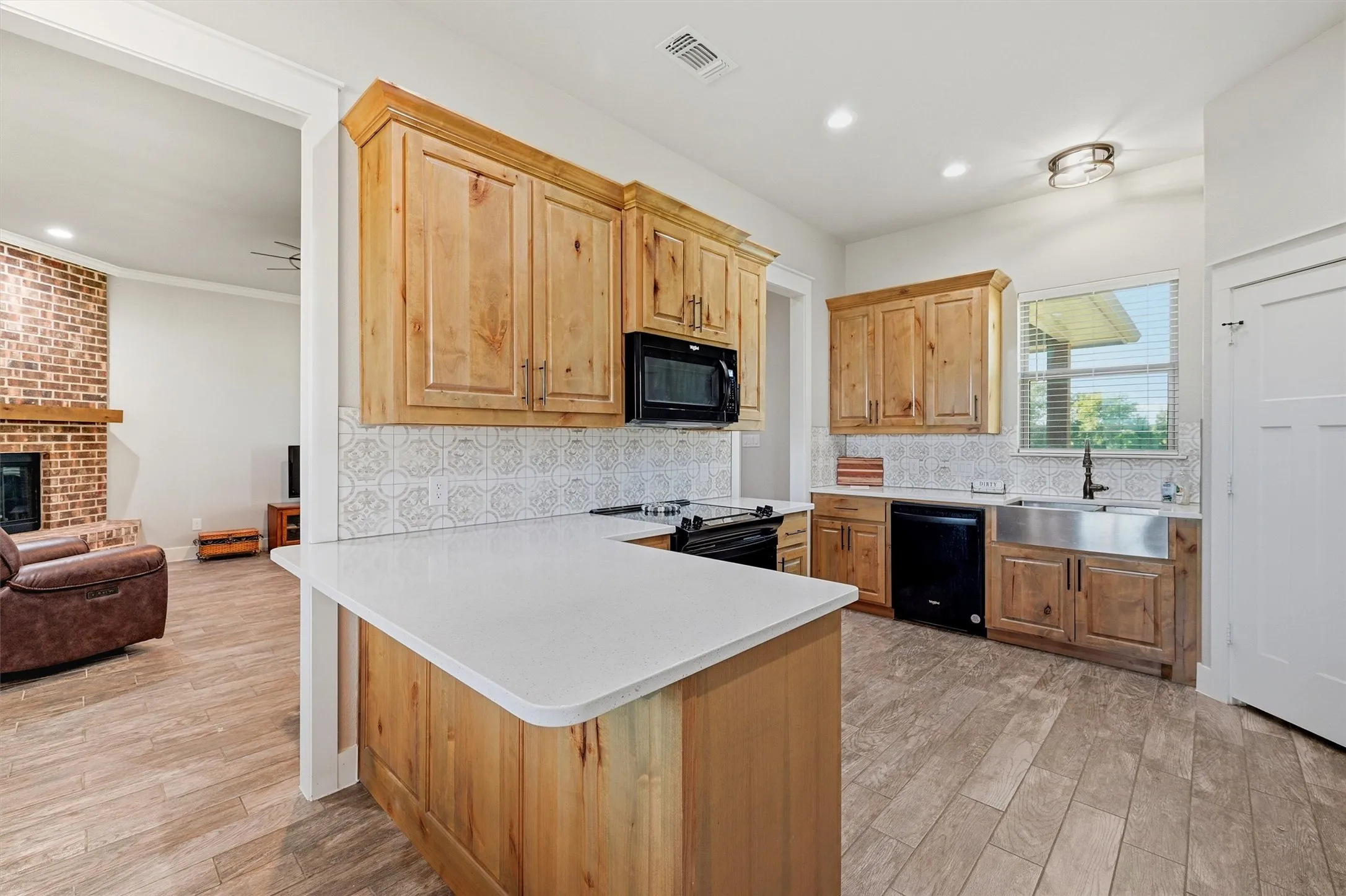 Single Family Residence For Sale in Fannin County , 884 Cheyenne Trail, Trenton, Texas 75490, 3 Bedroom, 2 Bathroom, 2 Garage spaces, 2,068 Sqft, built in 2022, mls#21328620, Real Estate Agent in Trenton, Homes For Sale in Fannin county, Homes For Sale in Trenton, Realtor in Trenton Texas, Real Estate Brokerage Independent Realty Texas, Luminita Cordes Realtor