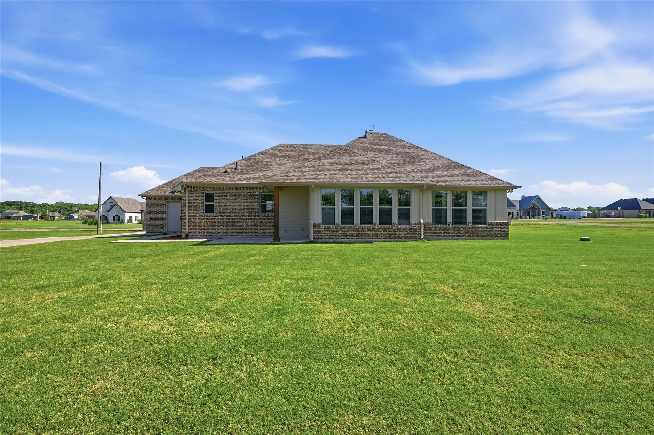 Single Family Residence For Sale in Fannin County , 884 Cheyenne Trail, Trenton, Texas 75490, 3 Bedroom, 2 Bathroom, 2 Garage spaces, 2,068 Sqft, built in 2022, mls#21328620, Real Estate Agent in Trenton, Homes For Sale in Fannin county, Homes For Sale in Trenton, Realtor in Trenton Texas, Real Estate Brokerage Independent Realty Texas, Luminita Cordes Realtor