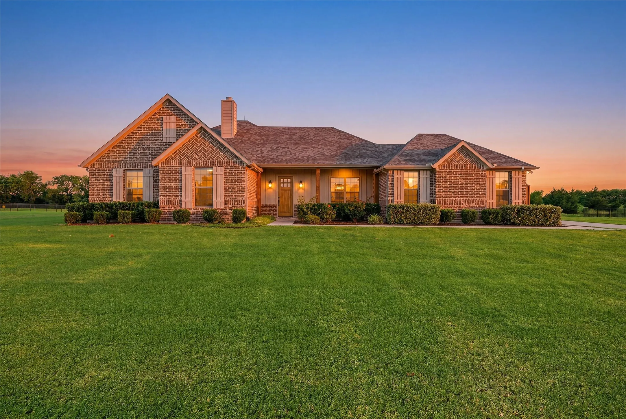 Single Family Residence For Sale in Fannin County , 884 Cheyenne Trail, Trenton, Texas 75490, 3 Bedroom, 2 Bathroom, 2 Garage spaces, 2,068 Sqft, built in 2022, mls#21328620, Real Estate Agent in Trenton, Homes For Sale in Fannin county, Homes For Sale in Trenton, Realtor in Trenton Texas, Real Estate Brokerage Independent Realty Texas, Luminita Cordes Realtor