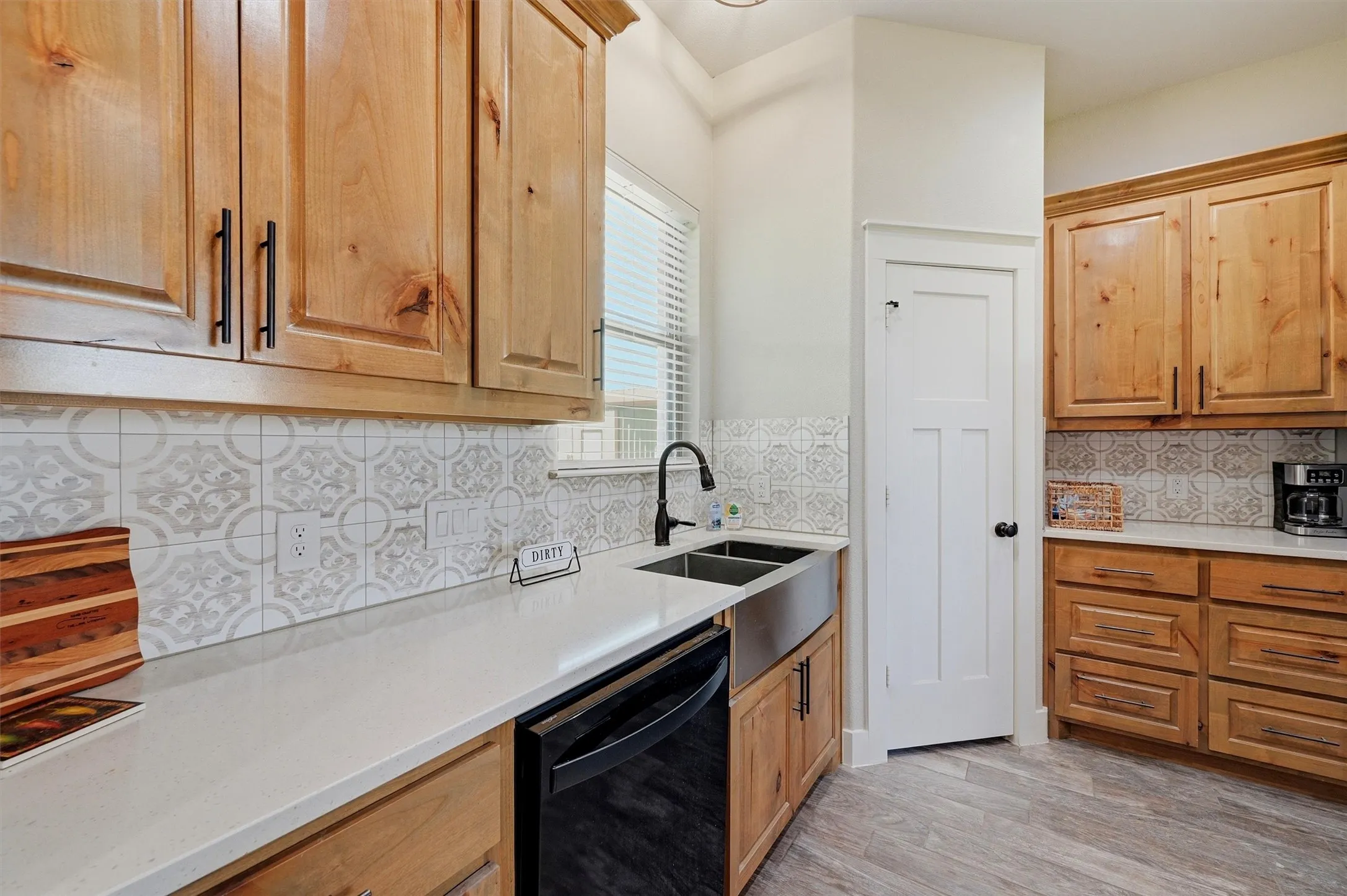 Single Family Residence For Sale in Fannin County , 884 Cheyenne Trail, Trenton, Texas 75490, 3 Bedroom, 2 Bathroom, 2 Garage spaces, 2,068 Sqft, built in 2022, mls#21328620, Real Estate Agent in Trenton, Homes For Sale in Fannin county, Homes For Sale in Trenton, Realtor in Trenton Texas, Real Estate Brokerage Independent Realty Texas, Luminita Cordes Realtor