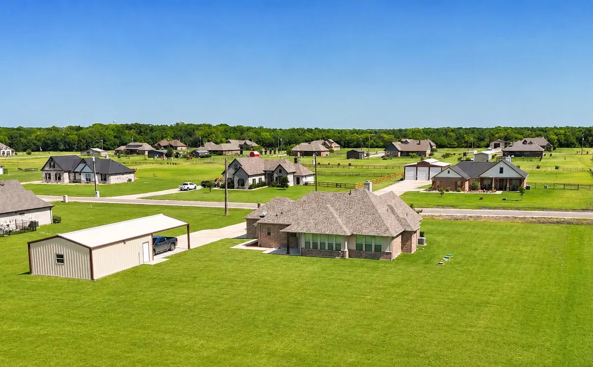 Single Family Residence For Sale in Fannin County , 884 Cheyenne Trail, Trenton, Texas 75490, 3 Bedroom, 2 Bathroom, 2 Garage spaces, 2,068 Sqft, built in 2022, mls#21328620, Real Estate Agent in Trenton, Homes For Sale in Fannin county, Homes For Sale in Trenton, Realtor in Trenton Texas, Real Estate Brokerage Independent Realty Texas, Luminita Cordes Realtor