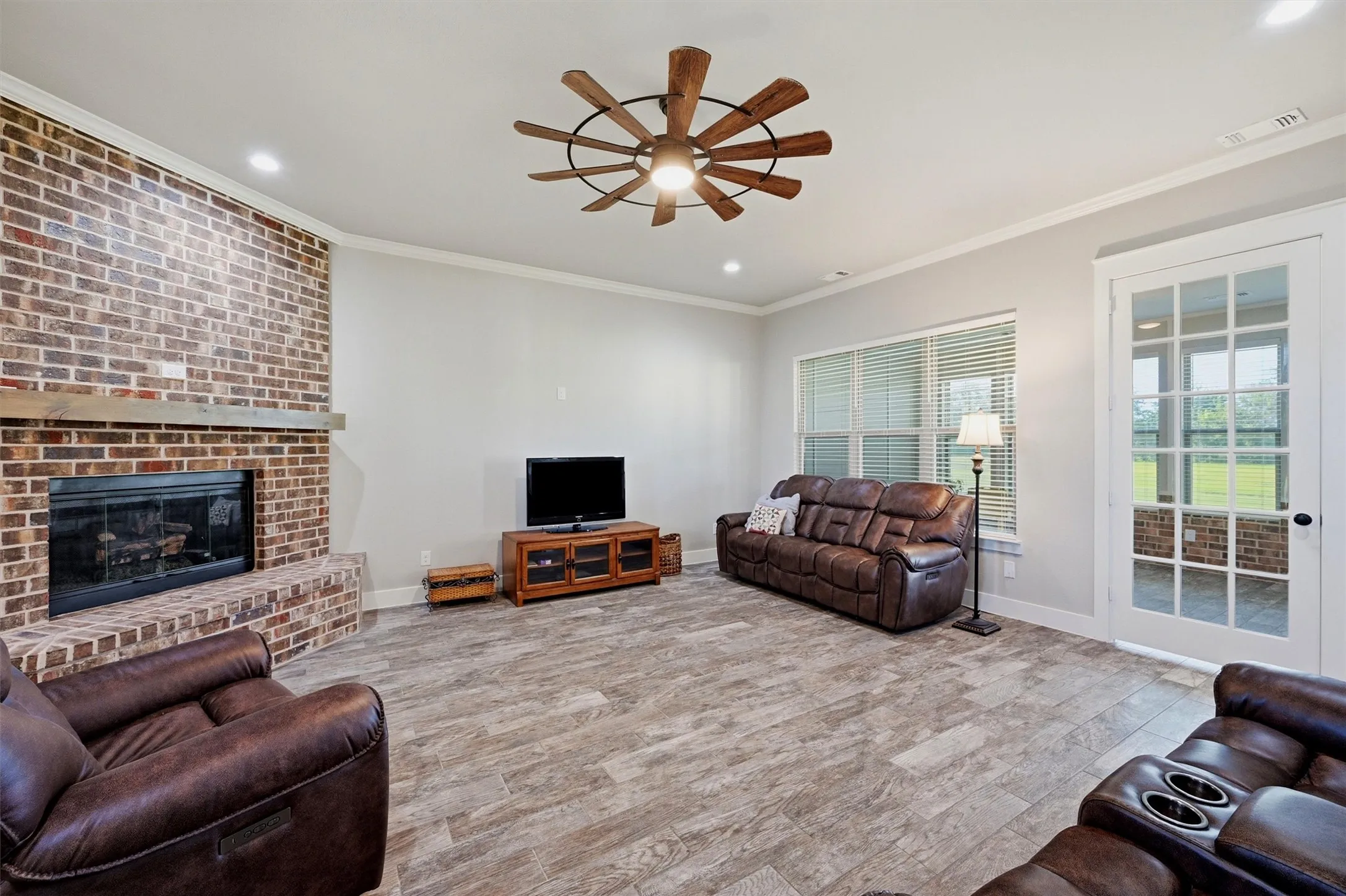 Single Family Residence For Sale in Fannin County , 884 Cheyenne Trail, Trenton, Texas 75490, 3 Bedroom, 2 Bathroom, 2 Garage spaces, 2,068 Sqft, built in 2022, mls#21328620, Real Estate Agent in Trenton, Homes For Sale in Fannin county, Homes For Sale in Trenton, Realtor in Trenton Texas, Real Estate Brokerage Independent Realty Texas, Luminita Cordes Realtor