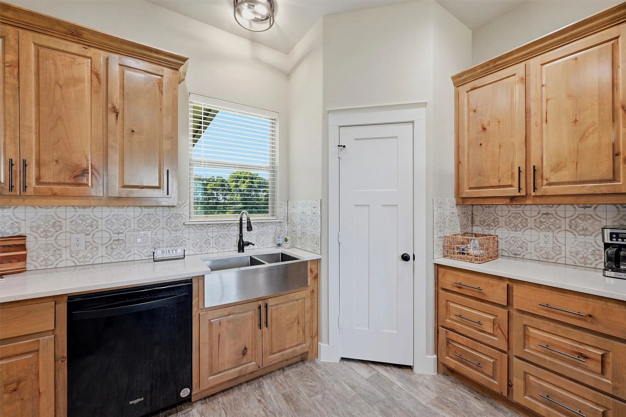Single Family Residence For Sale in Fannin County , 884 Cheyenne Trail, Trenton, Texas 75490, 3 Bedroom, 2 Bathroom, 2 Garage spaces, 2,068 Sqft, built in 2022, mls#21328620, Real Estate Agent in Trenton, Homes For Sale in Fannin county, Homes For Sale in Trenton, Realtor in Trenton Texas, Real Estate Brokerage Independent Realty Texas, Luminita Cordes Realtor