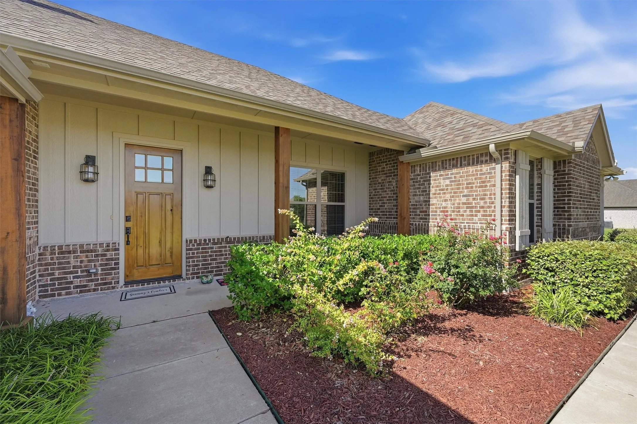 Single Family Residence For Sale in Fannin County , 884 Cheyenne Trail, Trenton, Texas 75490, 3 Bedroom, 2 Bathroom, 2 Garage spaces, 2,068 Sqft, built in 2022, mls#21328620, Real Estate Agent in Trenton, Homes For Sale in Fannin county, Homes For Sale in Trenton, Realtor in Trenton Texas, Real Estate Brokerage Independent Realty Texas, Luminita Cordes Realtor